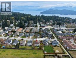 797 Celestial Place, Gibsons, BC V0N1V9 Photo 34