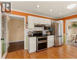 797 Celestial Place, Gibsons, BC V0N1V9 Photo 7