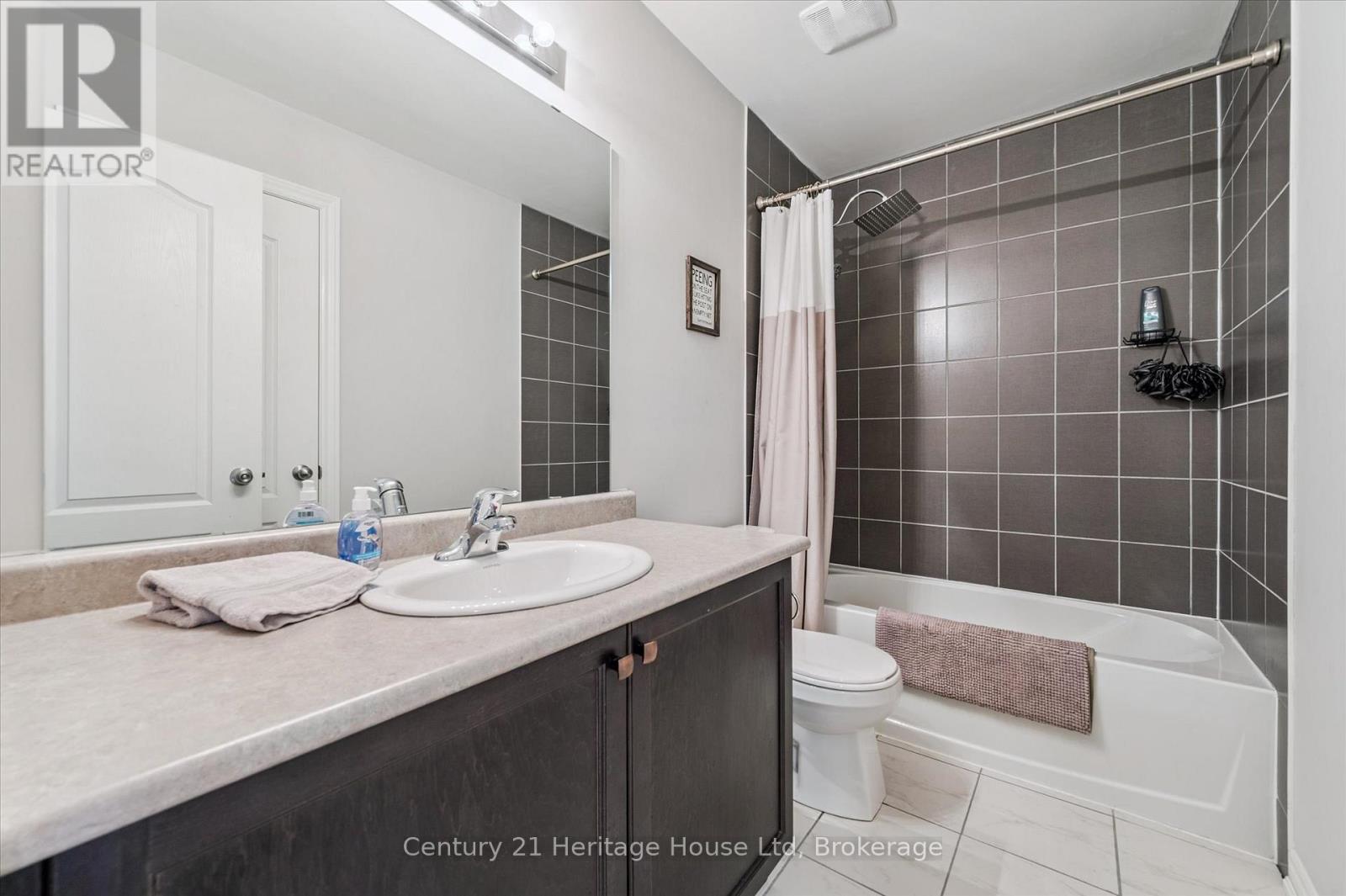 73 COURTNEY STREET — photo 23