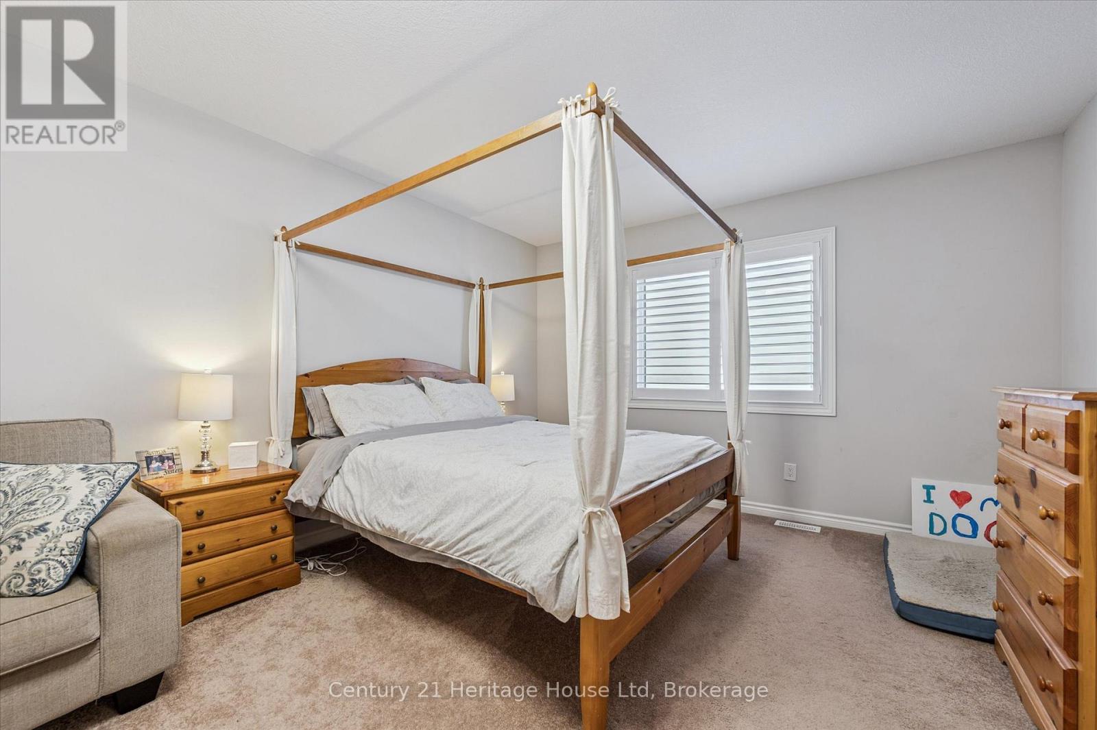 73 COURTNEY STREET — photo 26