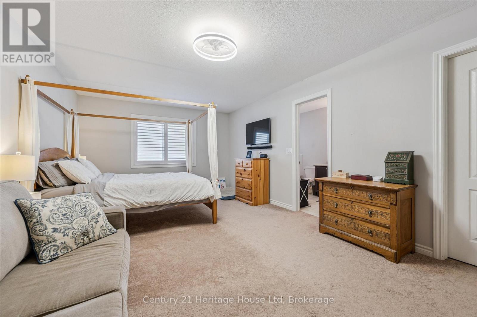73 COURTNEY STREET — photo 27