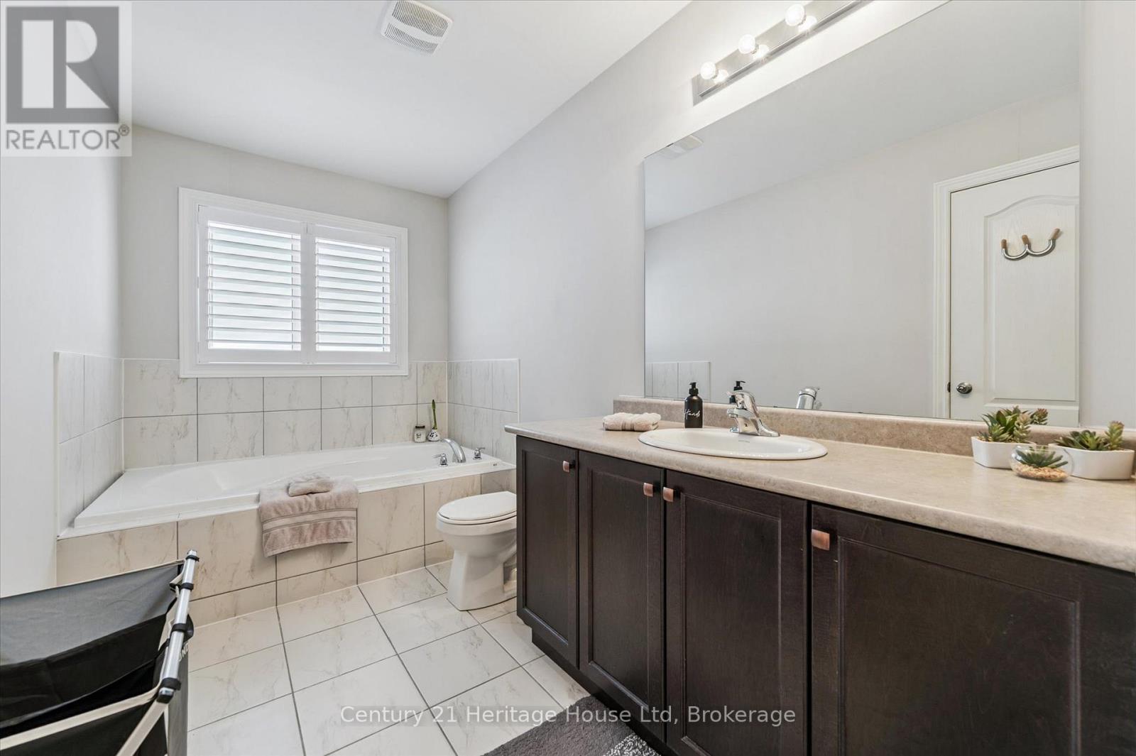 73 COURTNEY STREET — photo 28