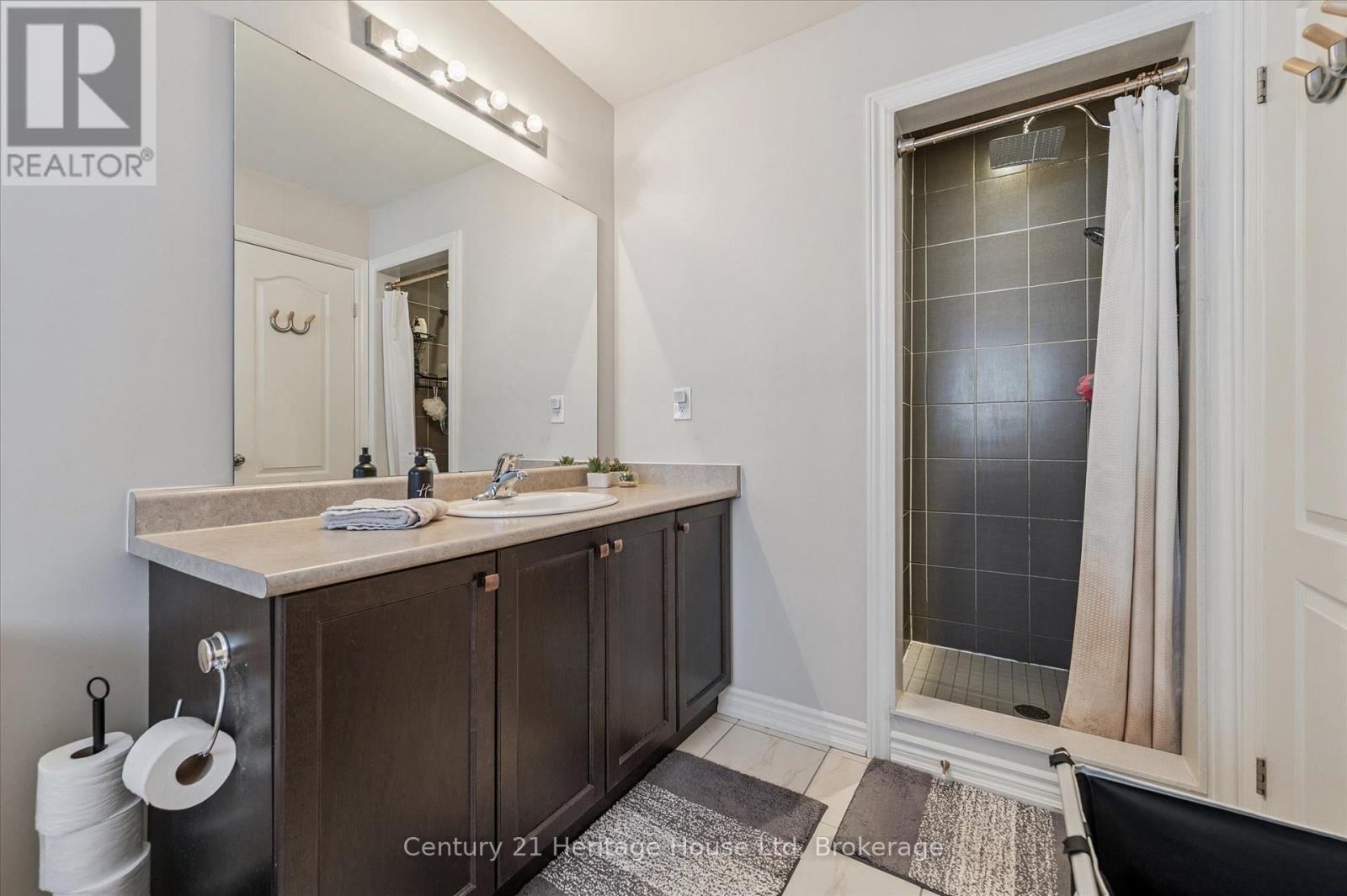 73 COURTNEY STREET — photo 29