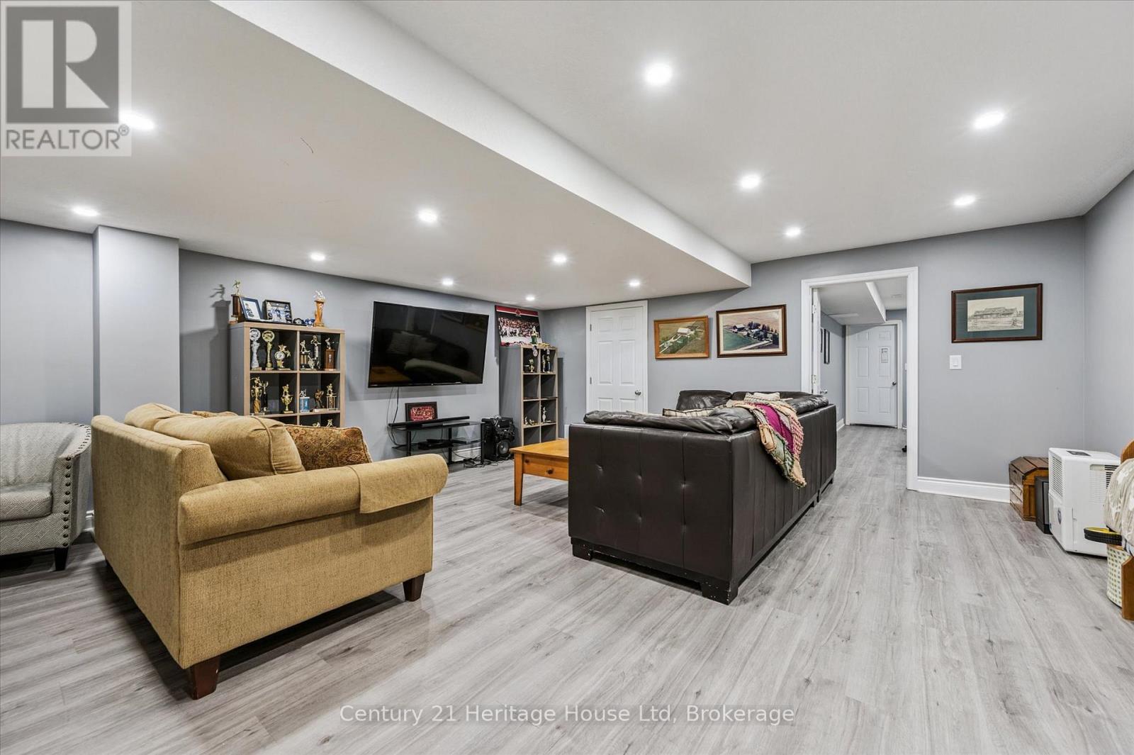 73 COURTNEY STREET — photo 31