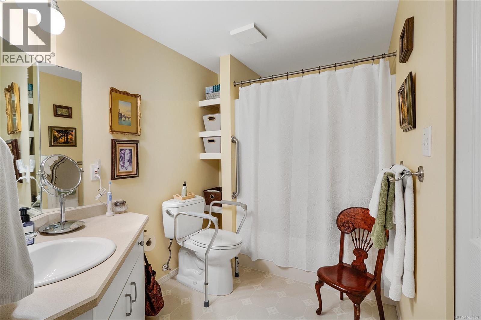 105 1505 Church Avenue, Saanich