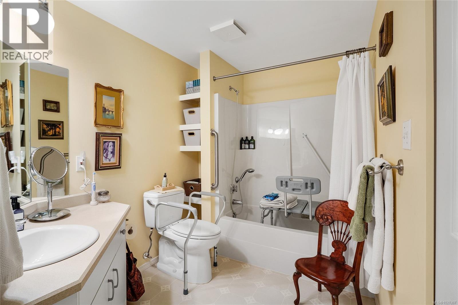 105 1505 Church Avenue, Saanich