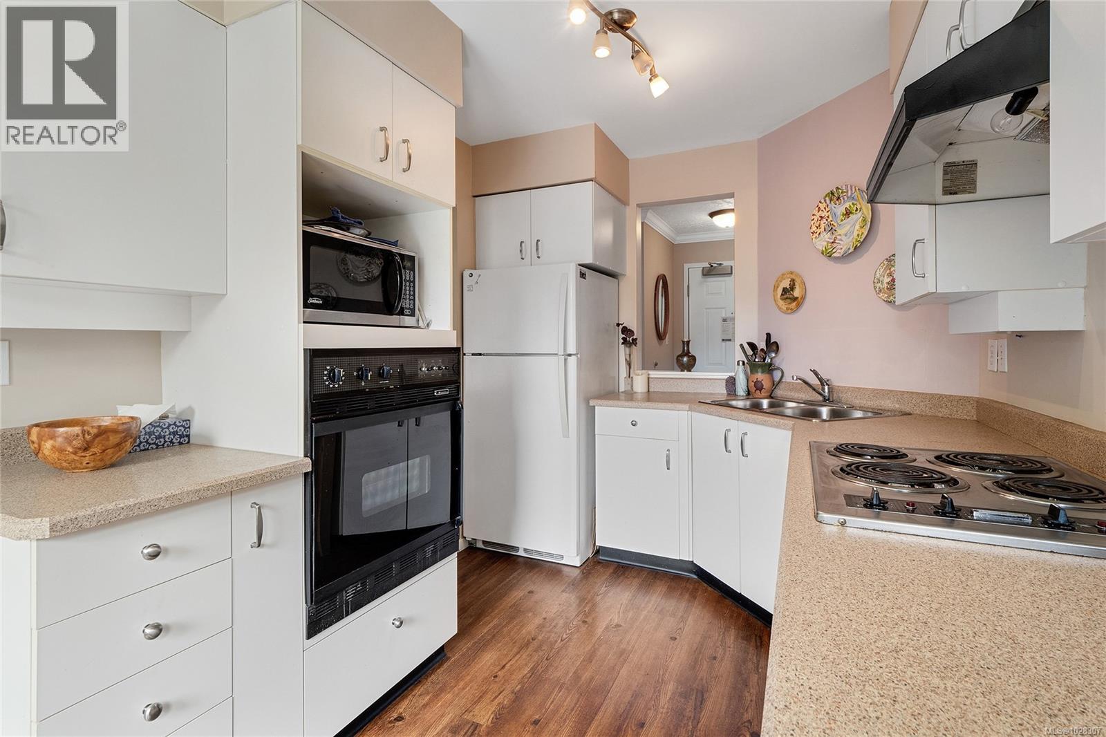 105 1505 Church Avenue, Saanich