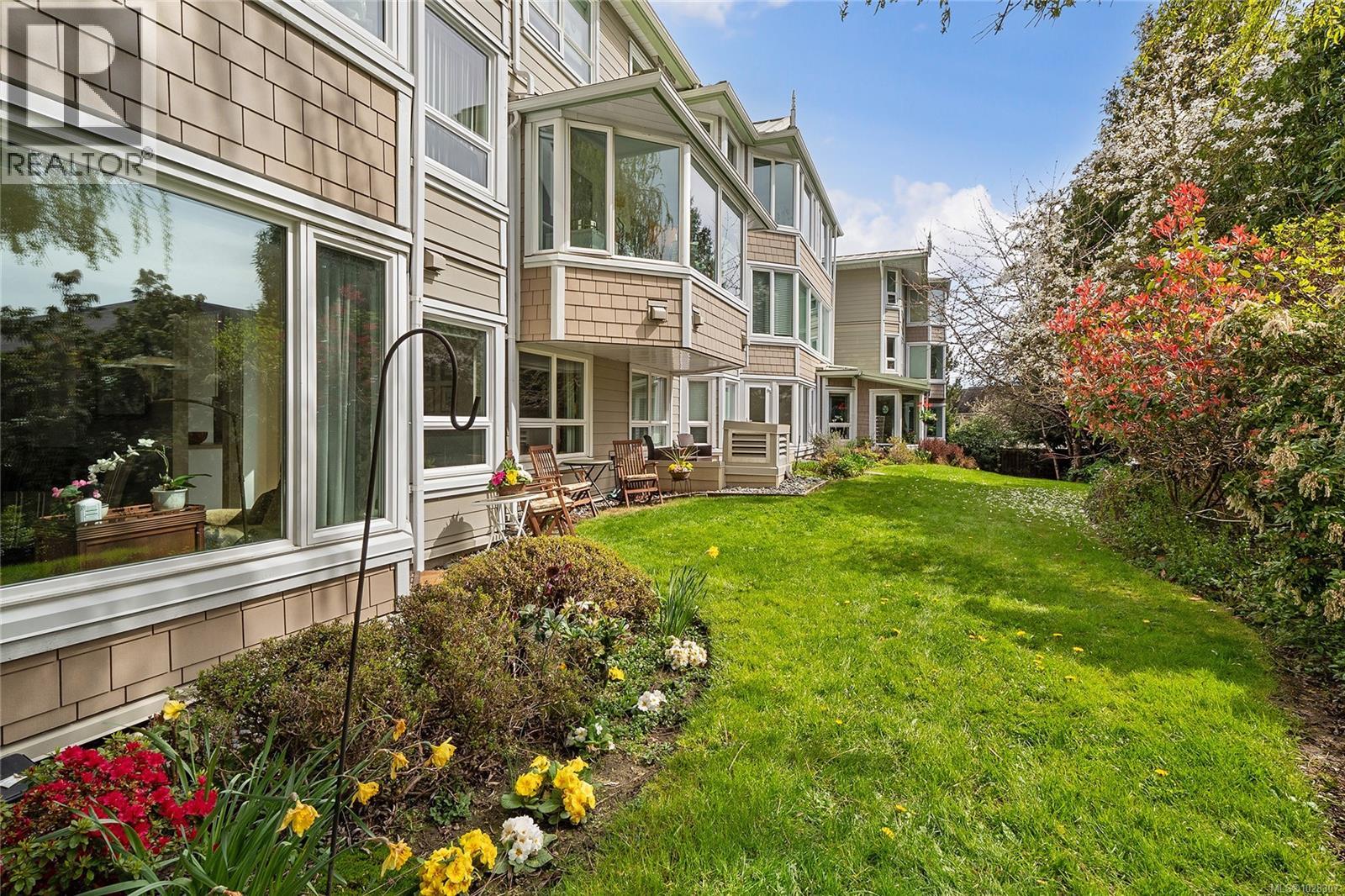 105 1505 Church Avenue, Saanich