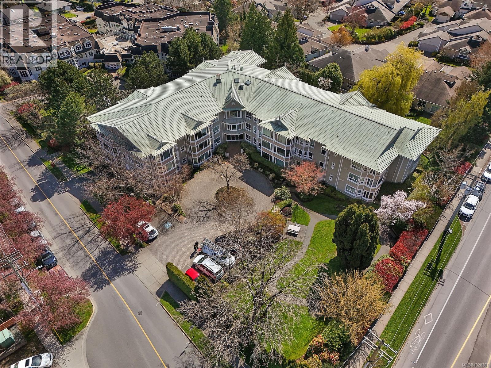 105 1505 Church Avenue, Saanich