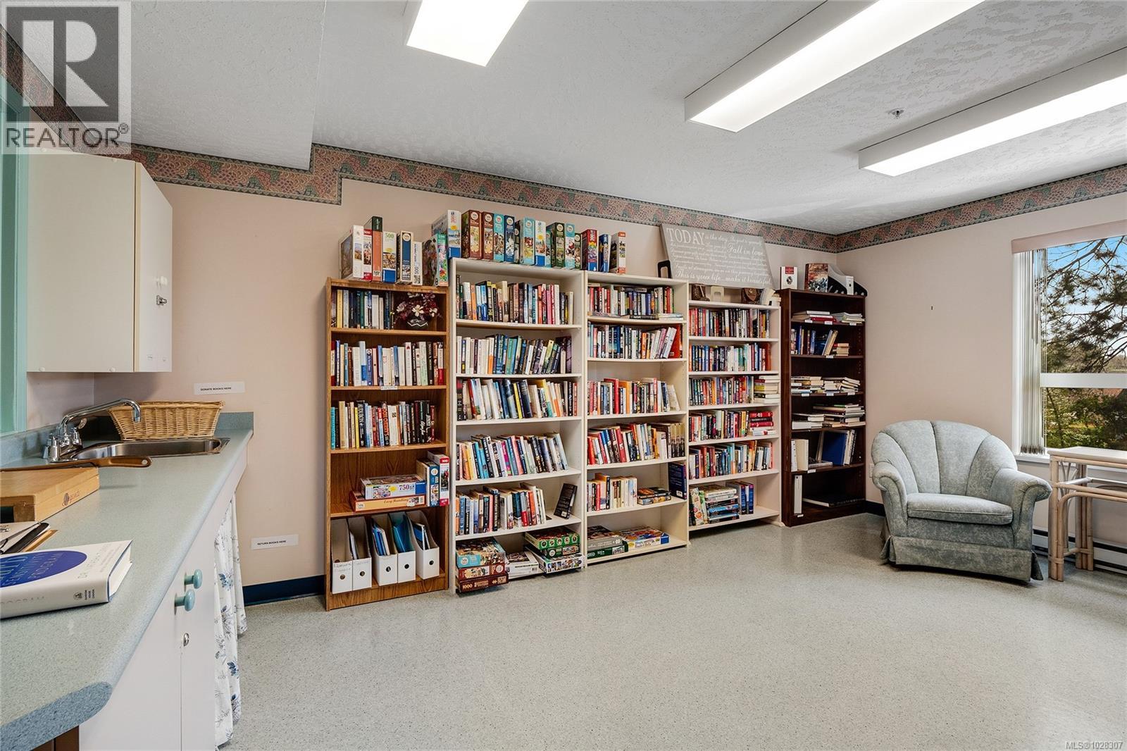 105 1505 Church Avenue, Saanich