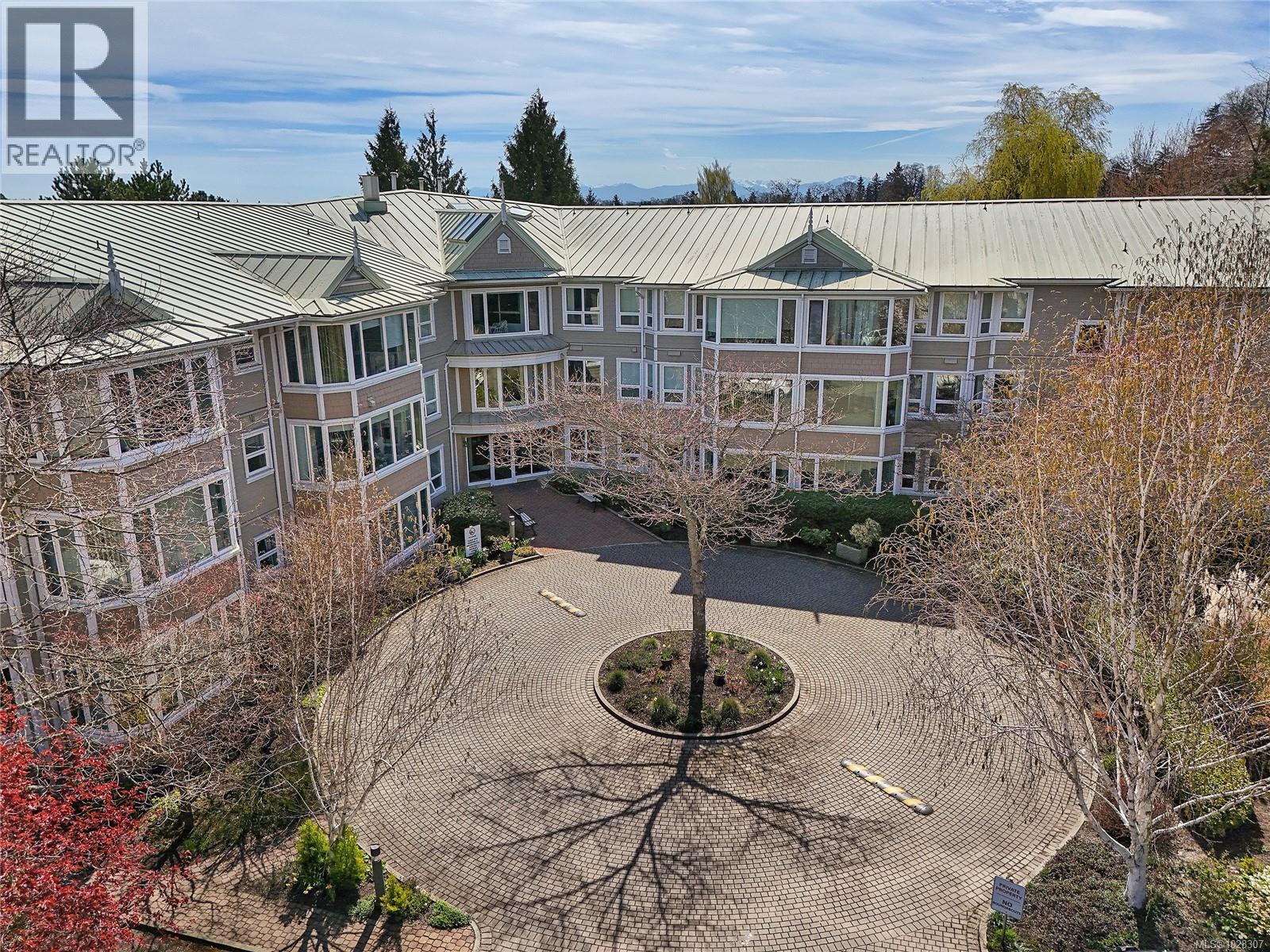 105 1505 Church Avenue, Saanich