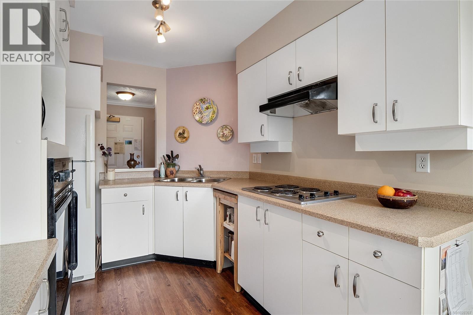 105 1505 Church Avenue, Saanich