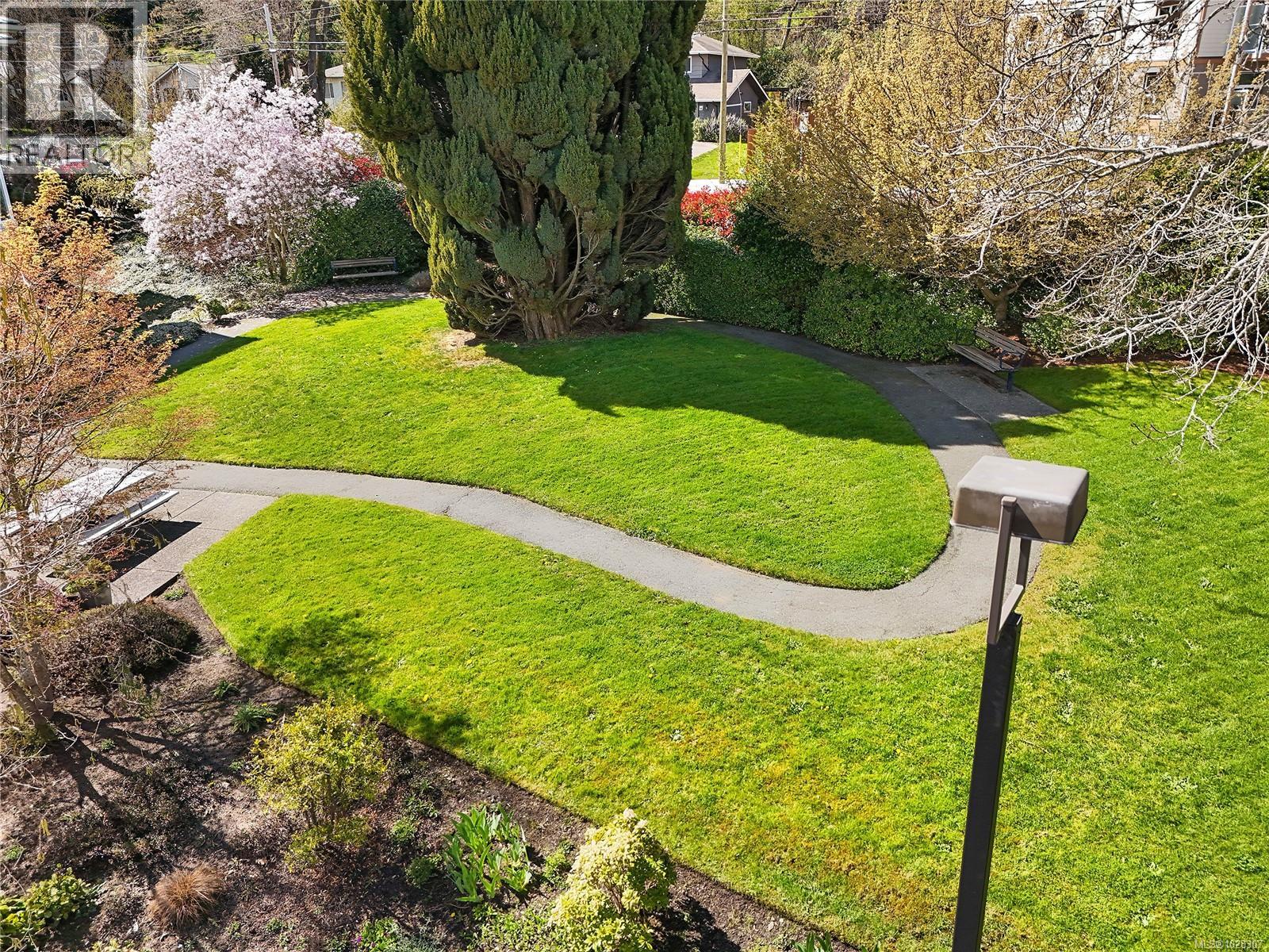 105 1505 Church Avenue, Saanich