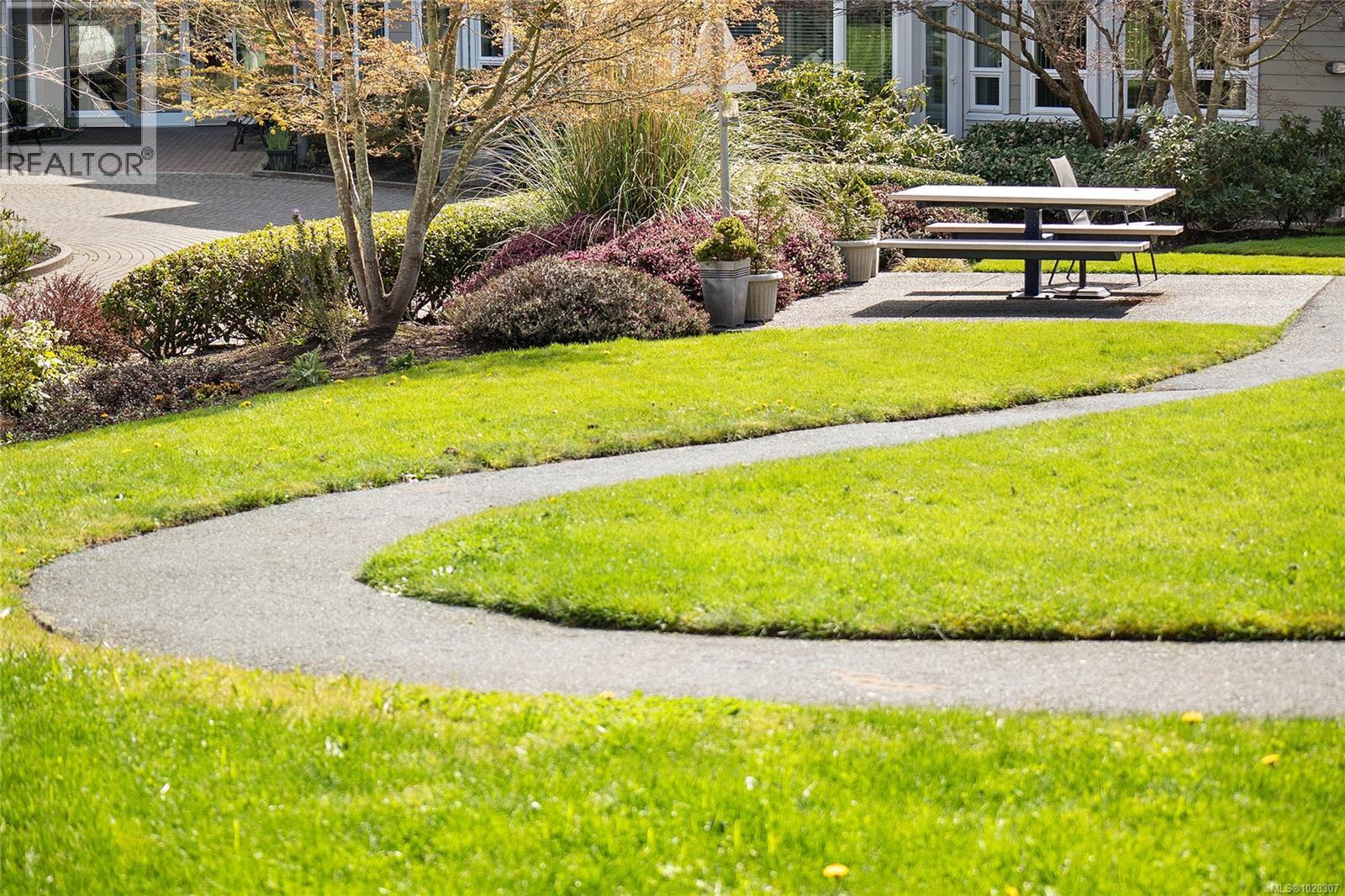 105 1505 Church Avenue, Saanich