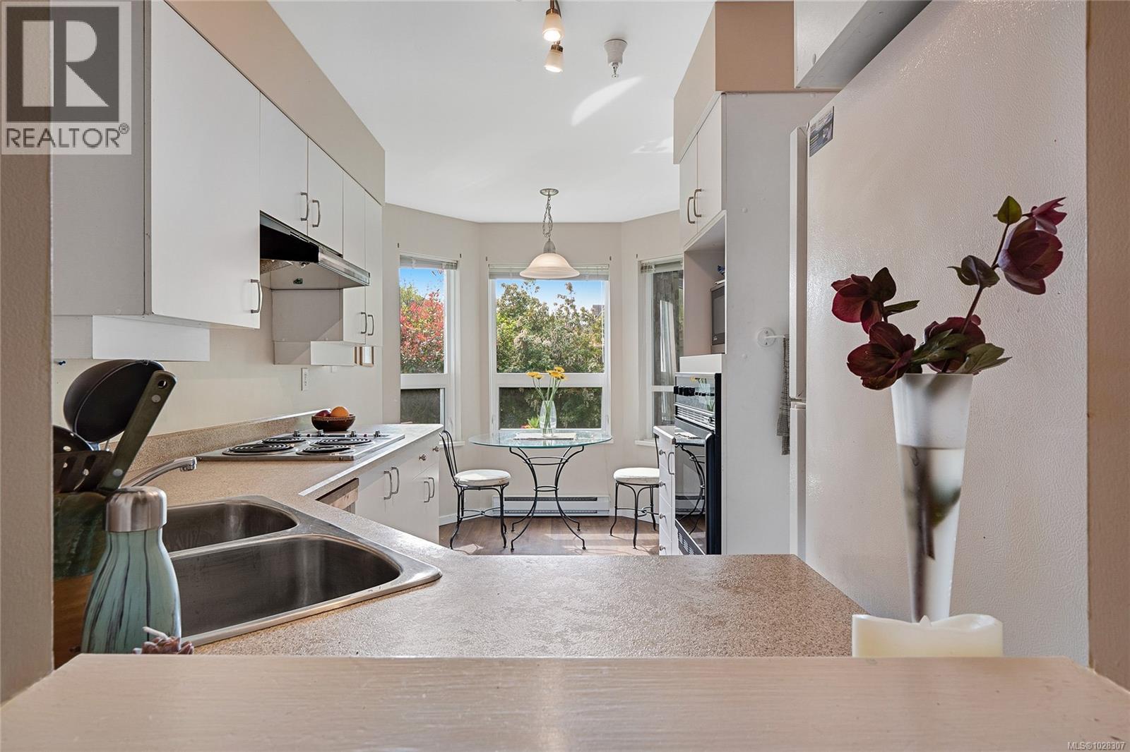 105 1505 Church Avenue, Saanich