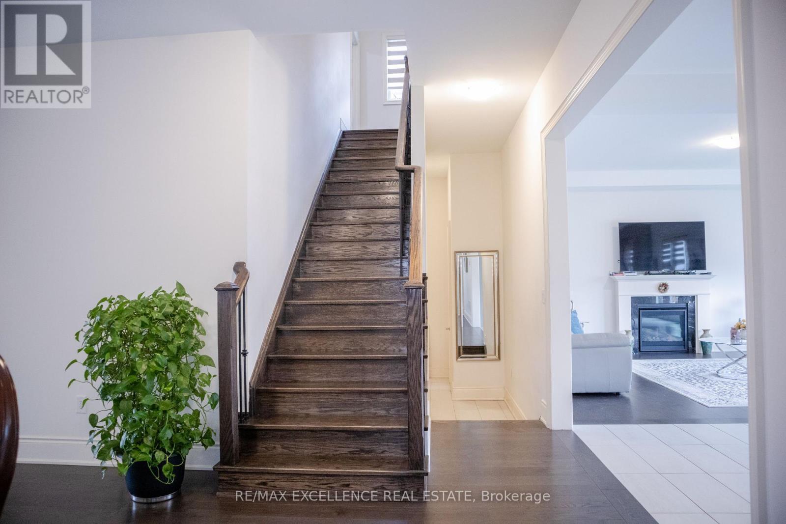 42 CATTAIL CRESCENT N - 10
