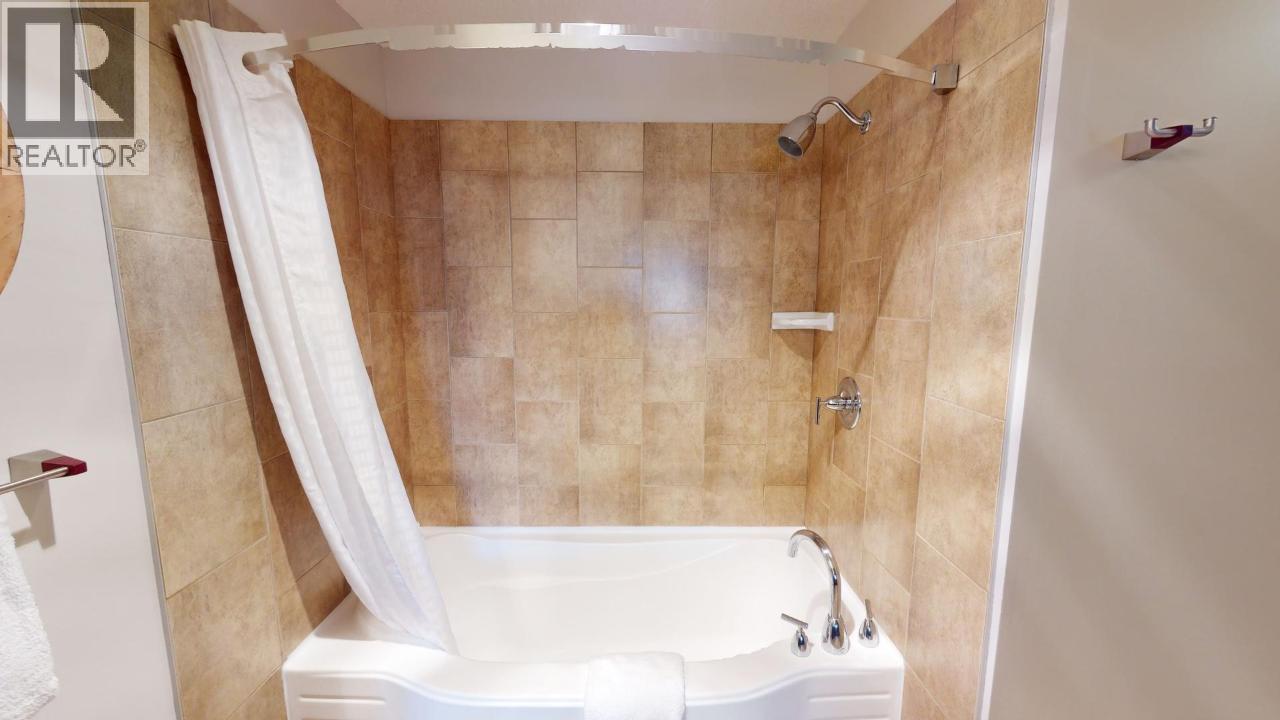 #813 B 800 BIGHORN BOULEVARD - 42