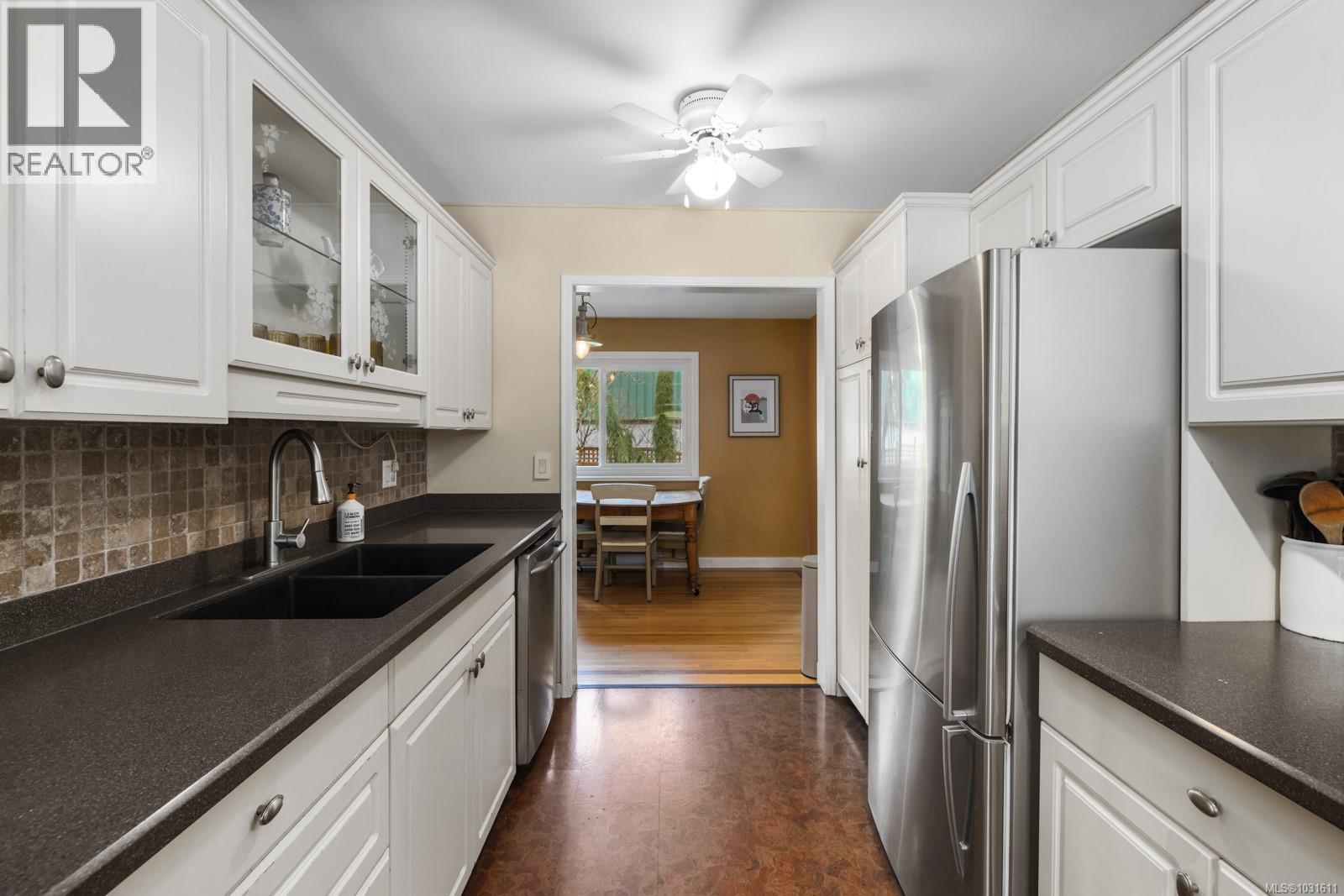 2132 DANDELION LANE - 12