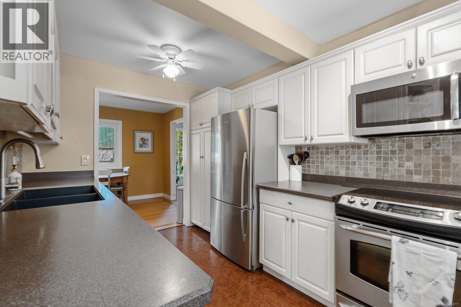 2132 DANDELION LANE - 13