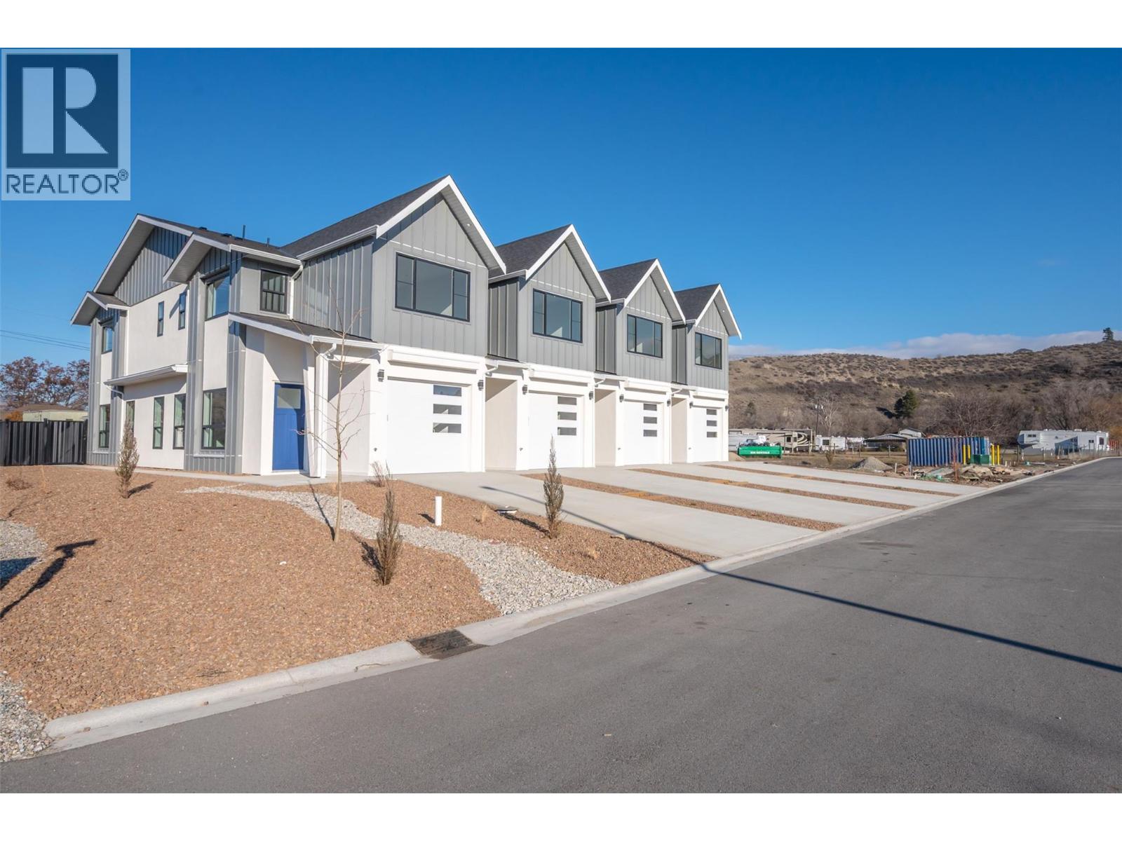 1 194 Maple Place, Oliver