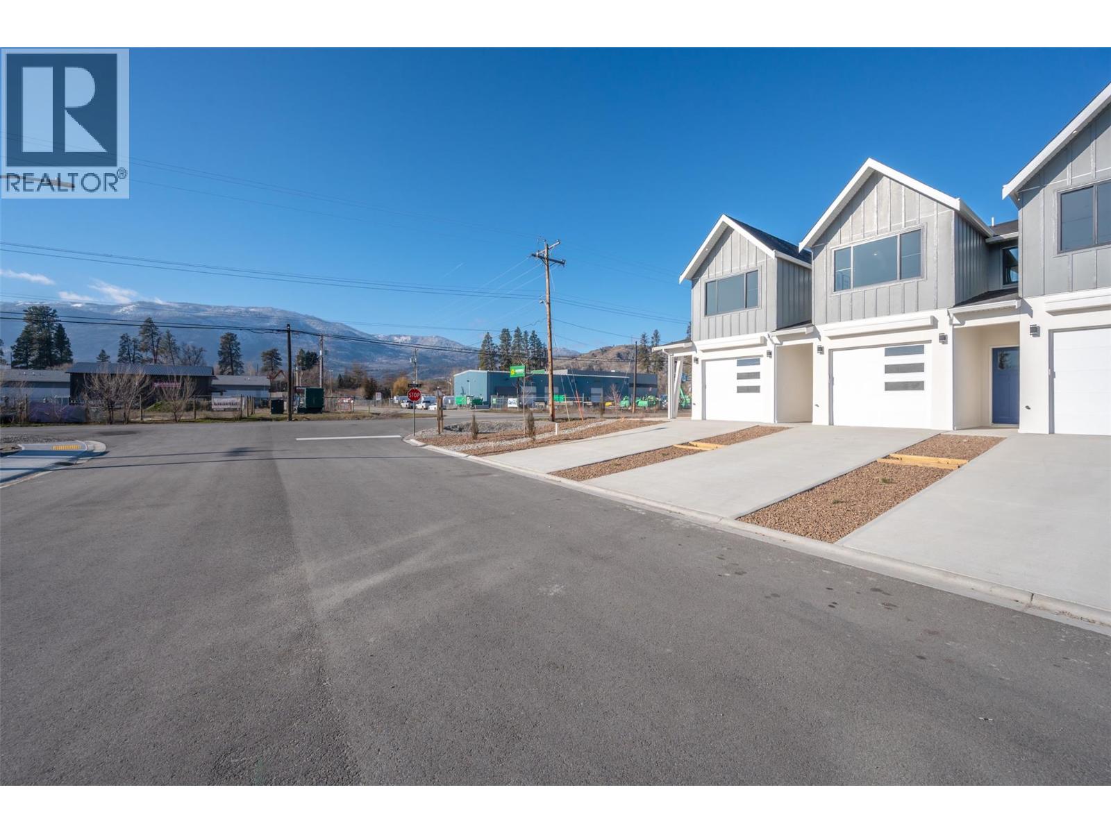 1 194 Maple Place, Oliver