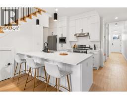 1 194 Maple Place, Oliver