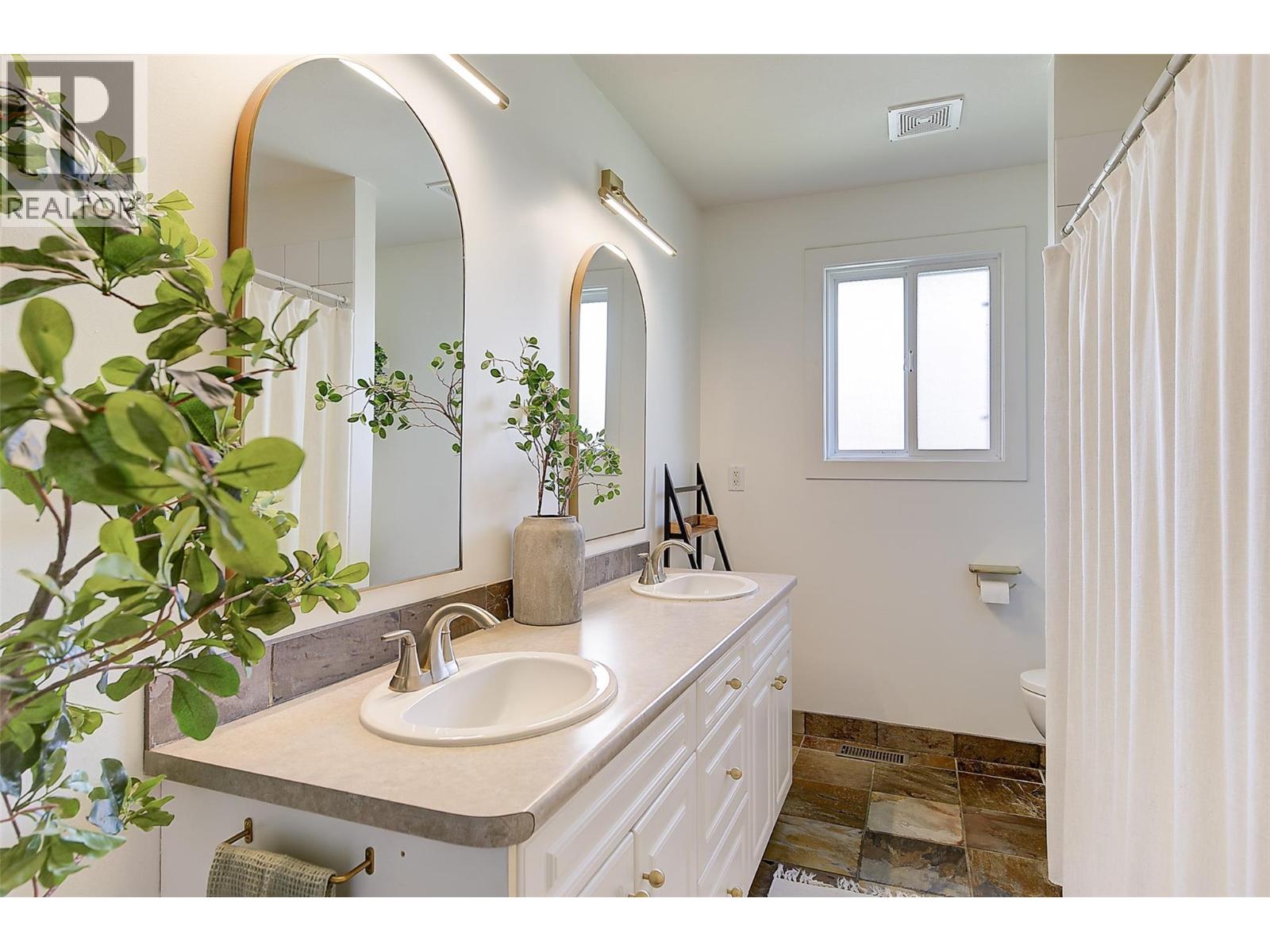 1520 Oakridge Road, Kelowna