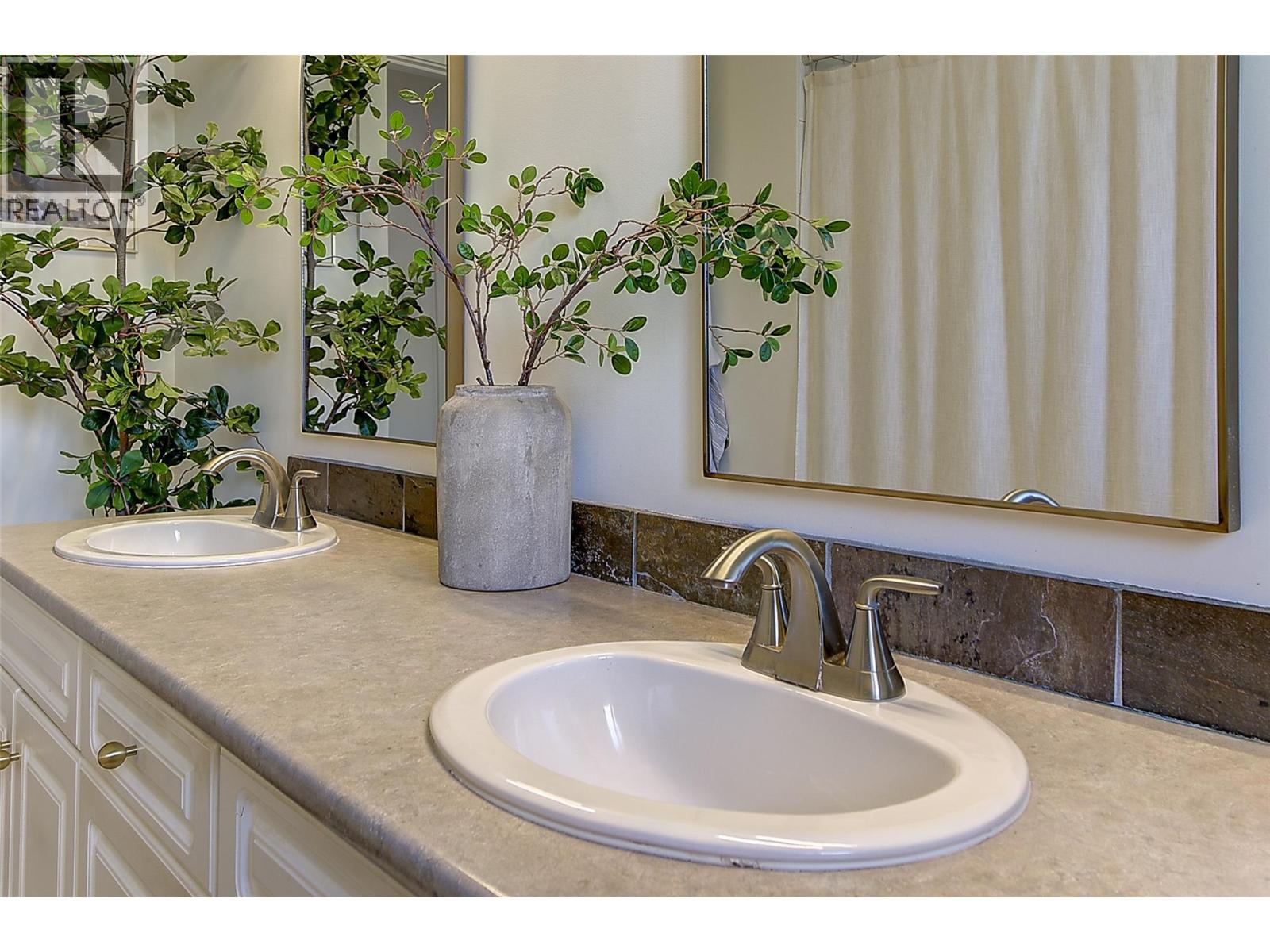 1520 Oakridge Road, Kelowna