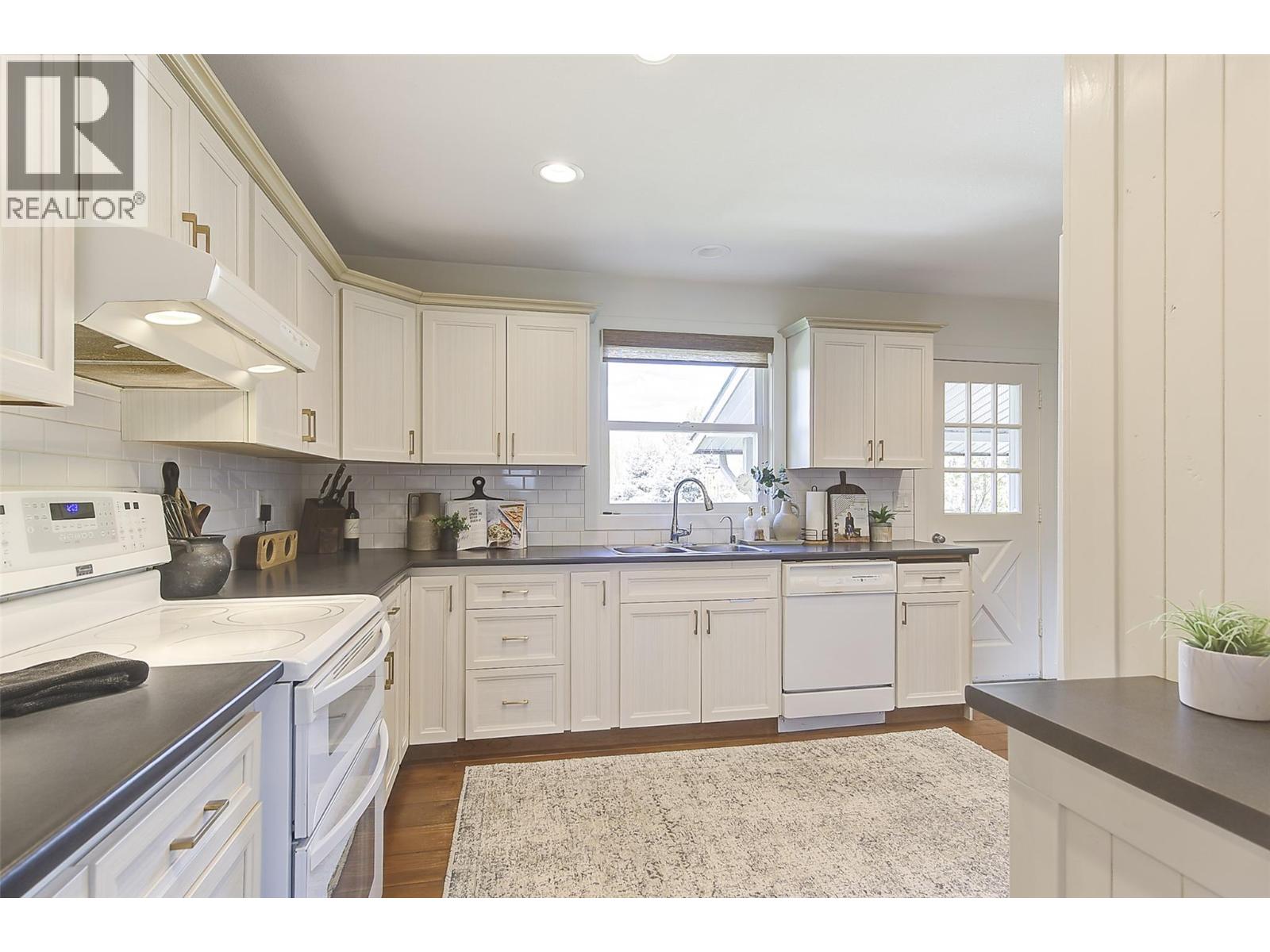 1520 Oakridge Road, Kelowna