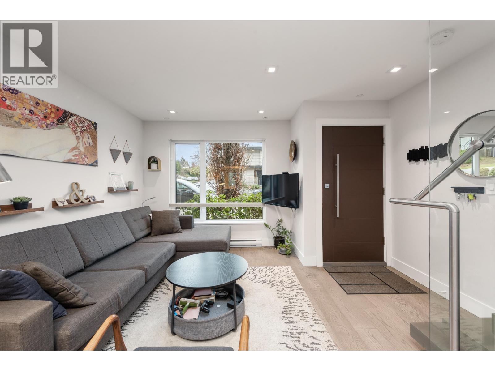 147 ST. PATRICKS AVENUE, North Vancouver