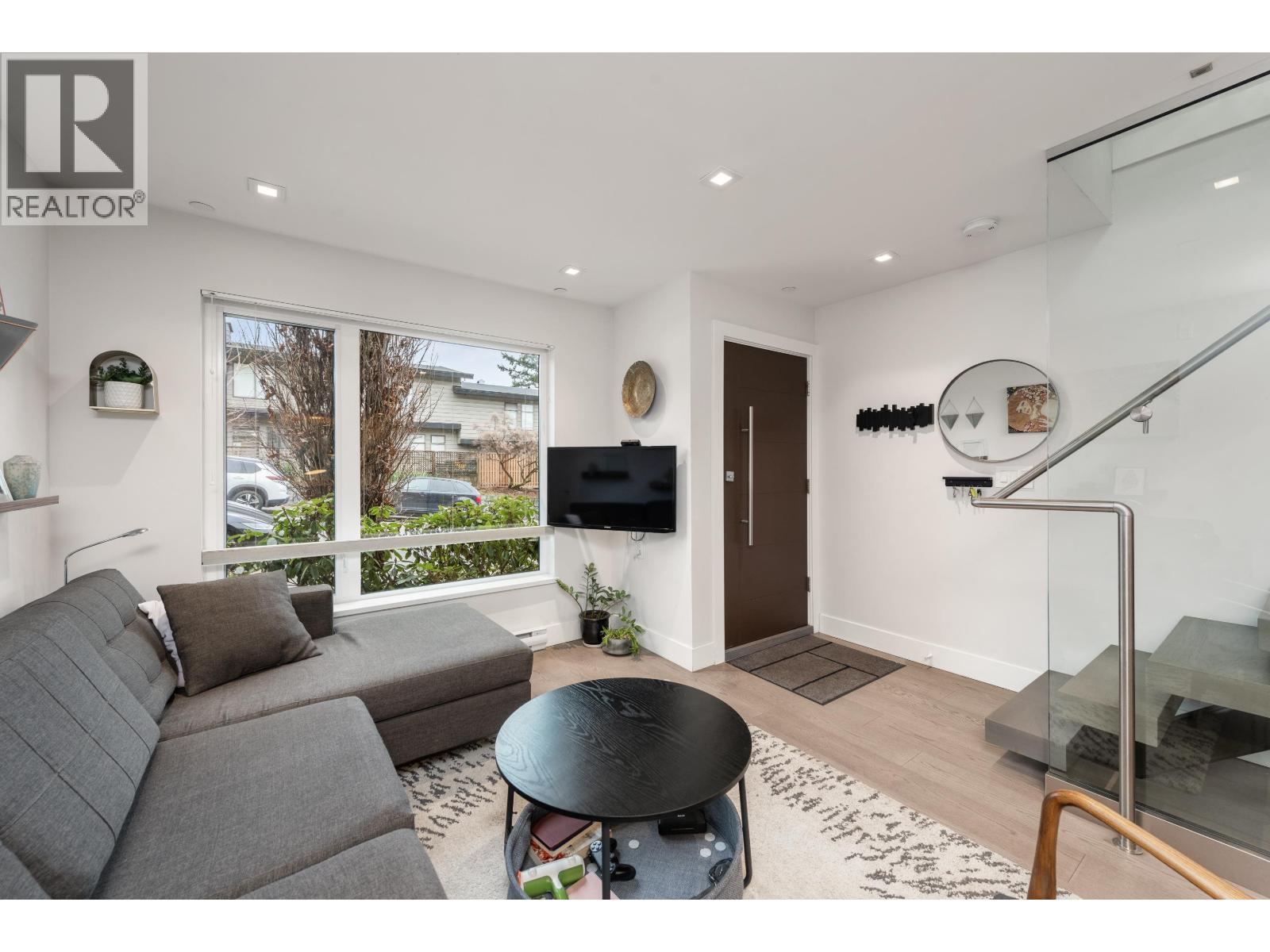 147 ST. PATRICKS AVENUE, North Vancouver