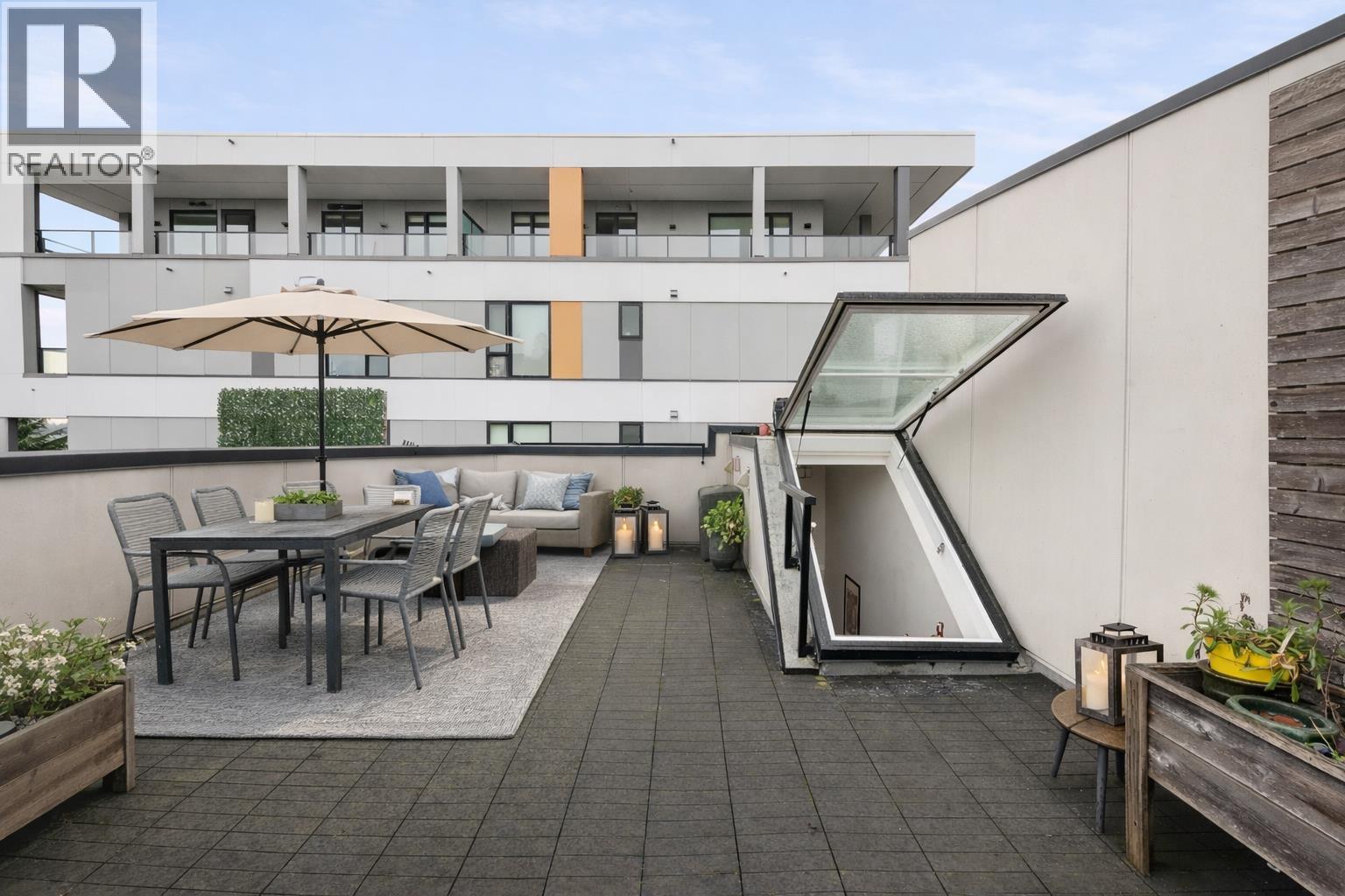 147 ST. PATRICKS AVENUE, North Vancouver