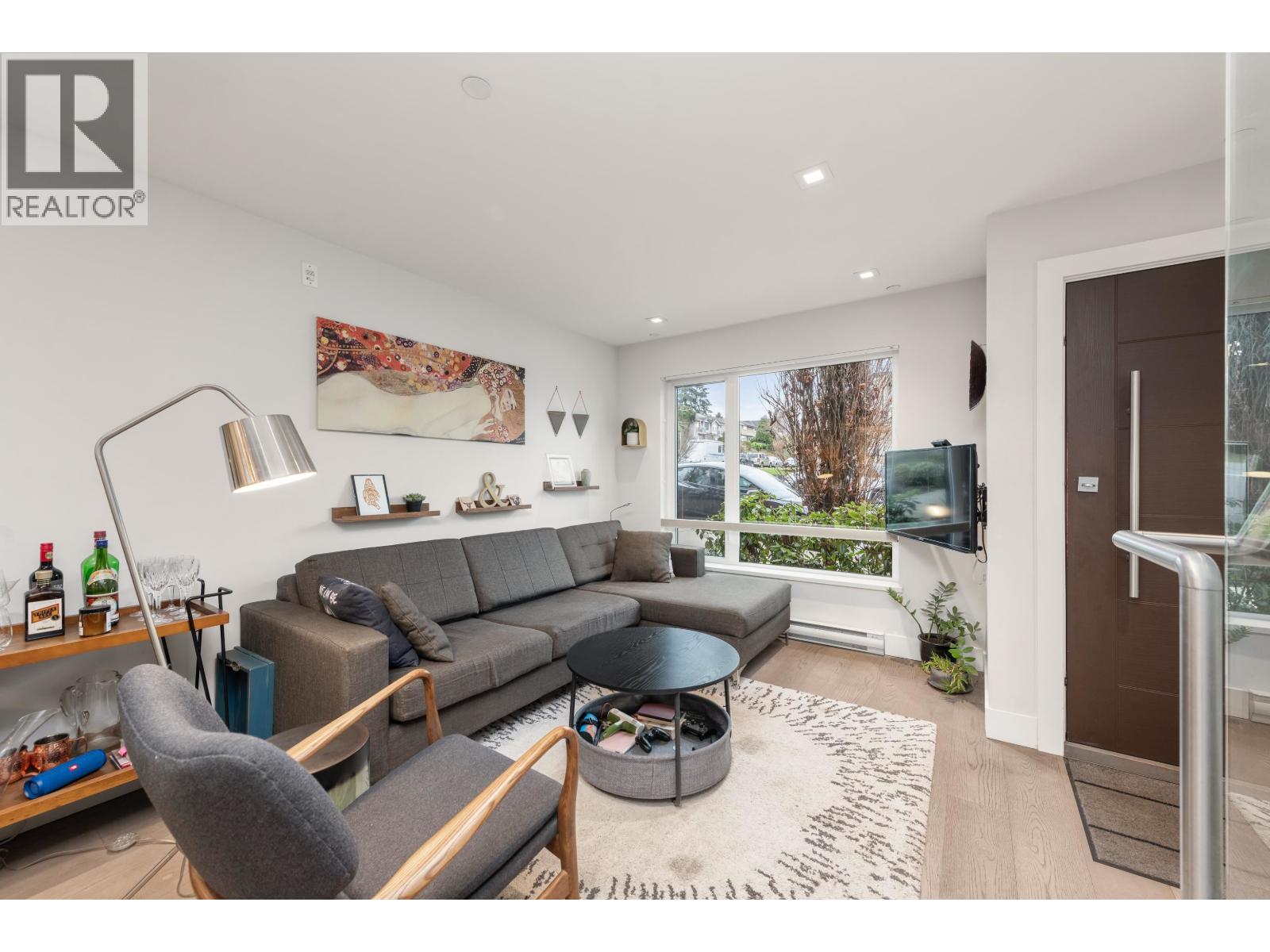 147 ST. PATRICKS AVENUE, North Vancouver