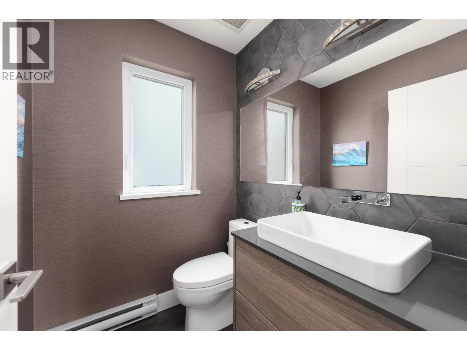 147 ST. PATRICKS AVENUE, North Vancouver