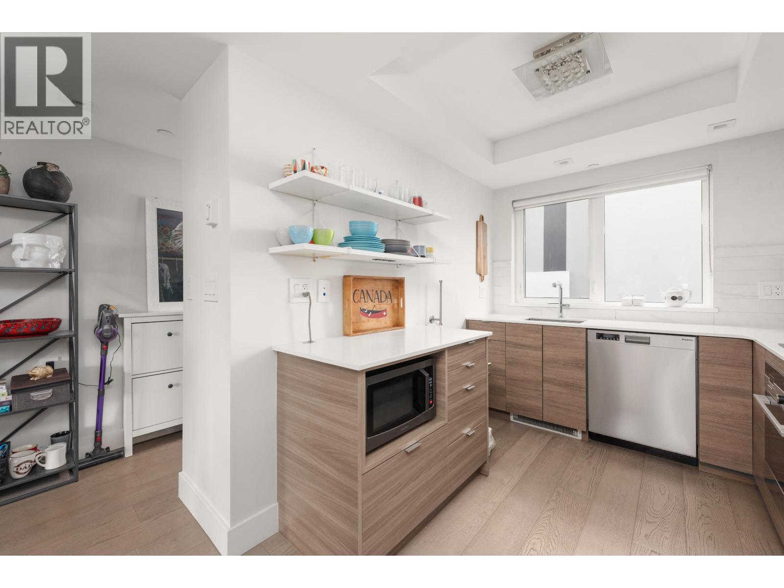 147 ST. PATRICKS AVENUE, North Vancouver