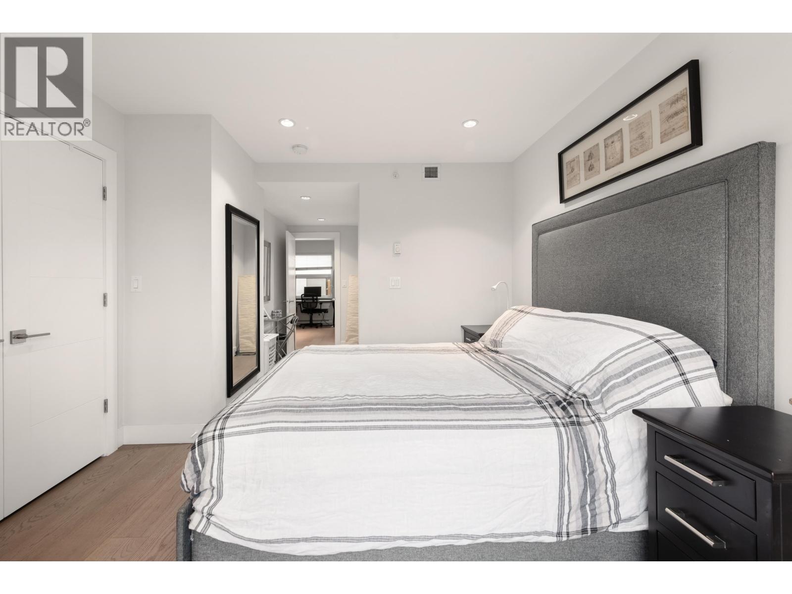 147 ST. PATRICKS AVENUE, North Vancouver