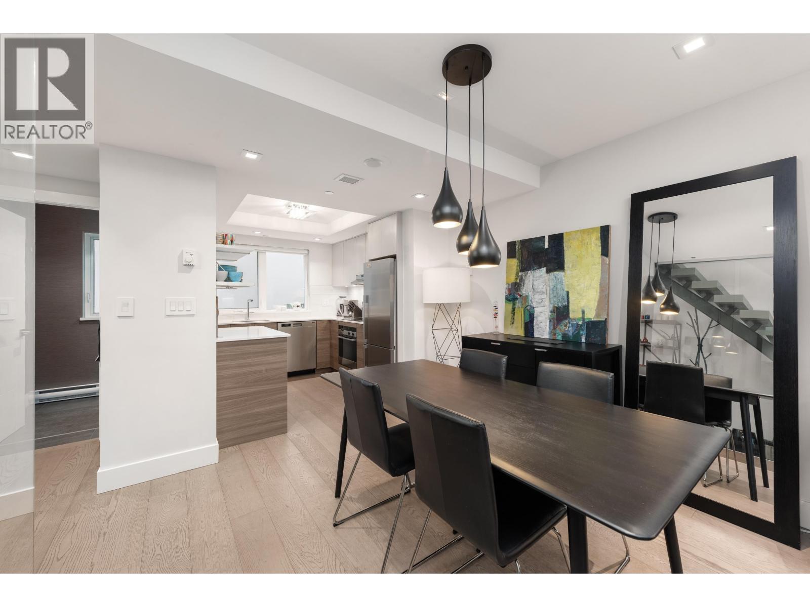 147 ST. PATRICKS AVENUE, North Vancouver