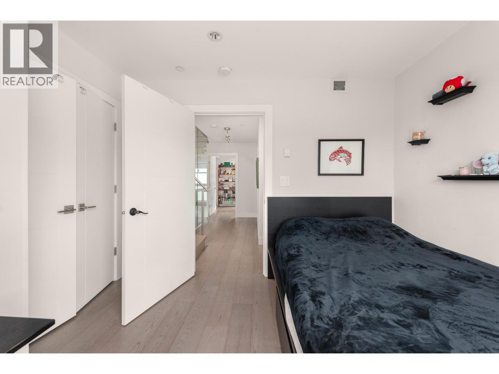 147 ST. PATRICKS AVENUE, North Vancouver