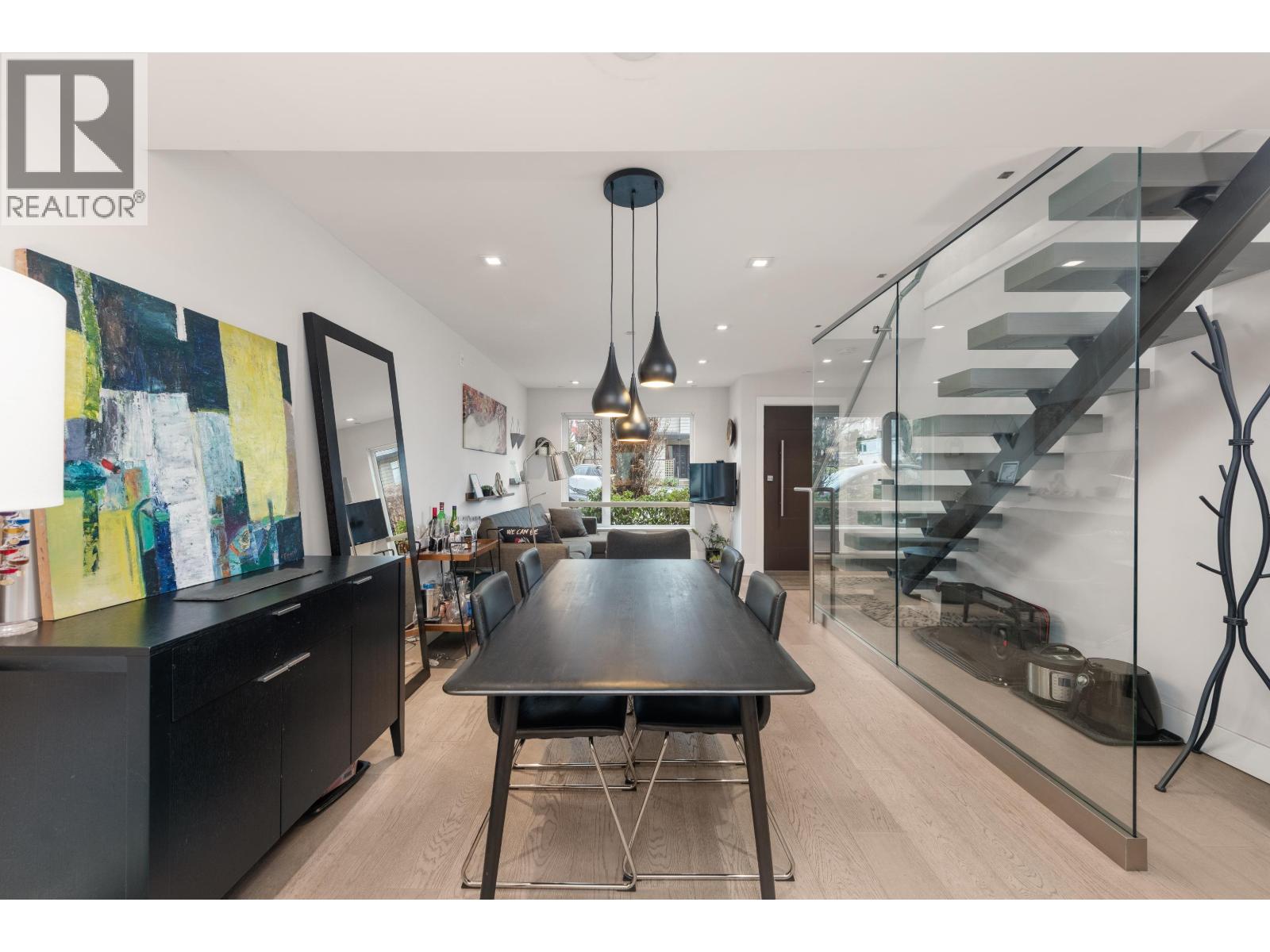 147 ST. PATRICKS AVENUE, North Vancouver