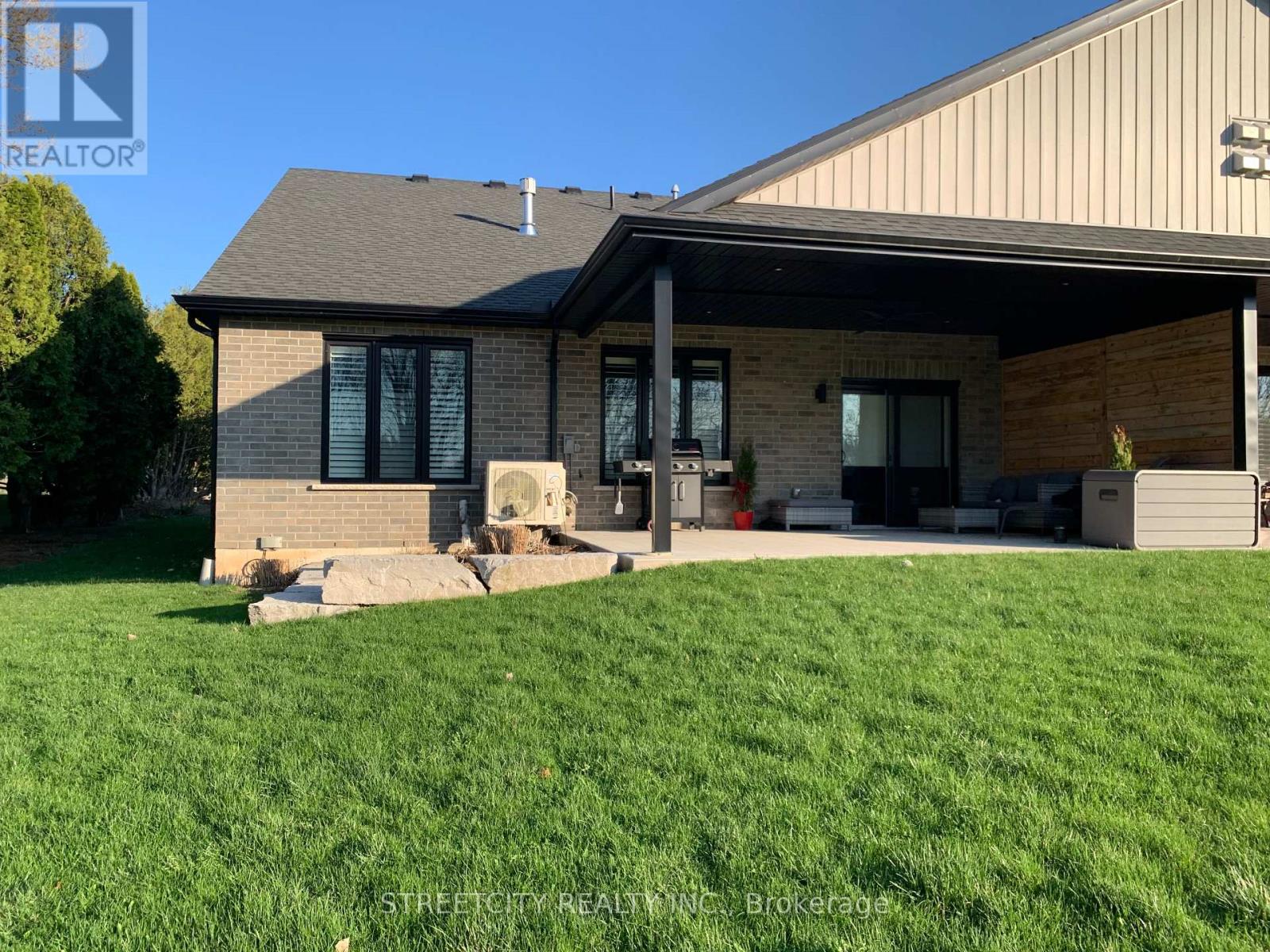 4 - 1868 L\\LONGWOODS ROAD Property Photo