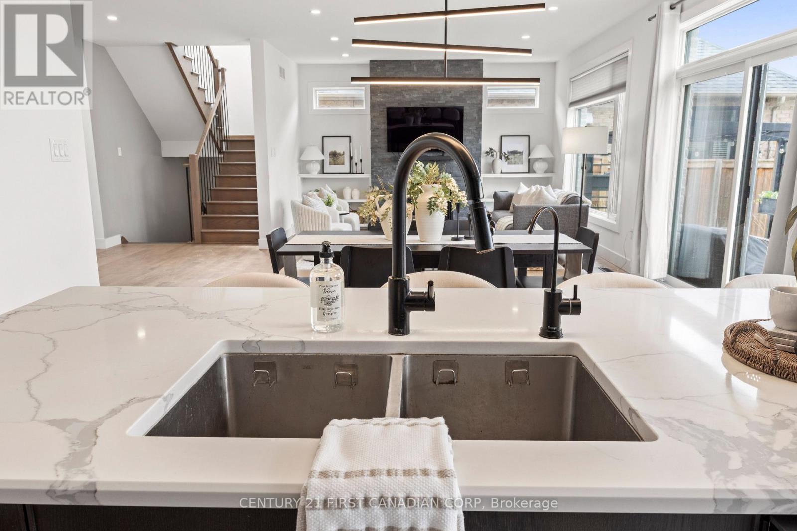 10 BEATY LANE Property Photo