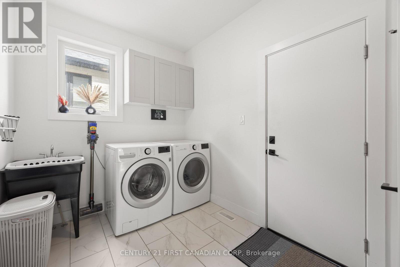 10 BEATY LANE Property Photo