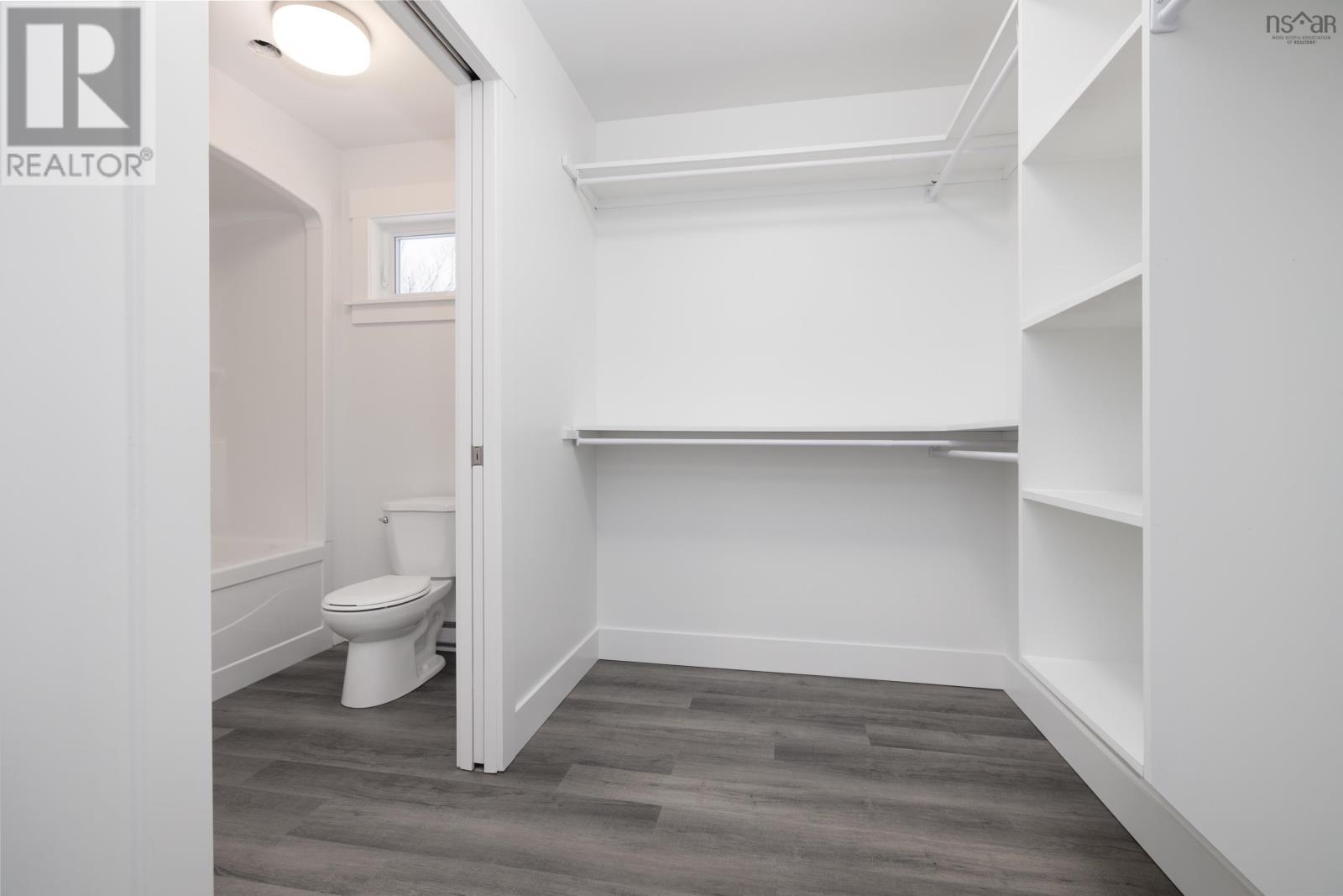 47 THERESA COURT - 15