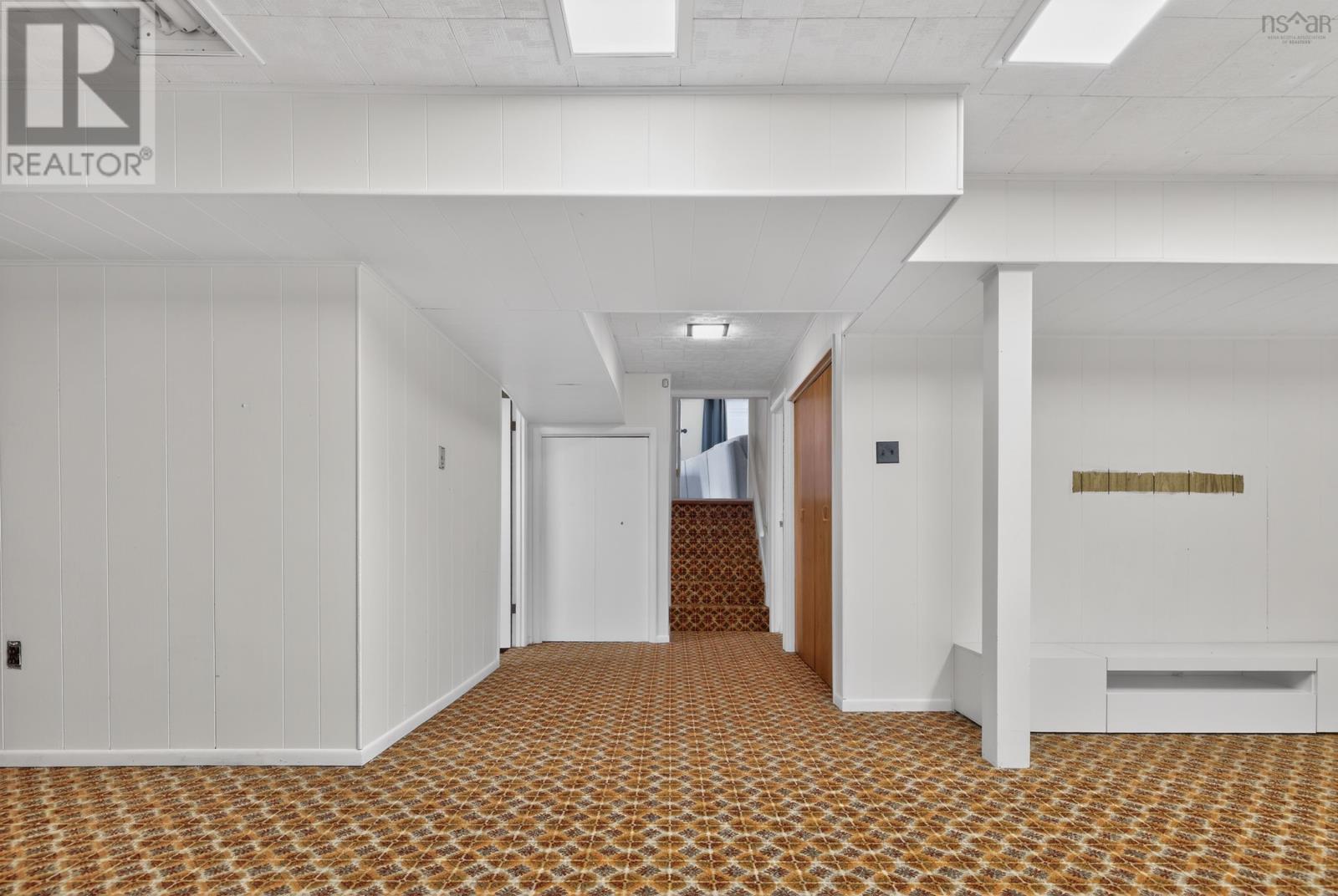 37 LAWNSDALE DRIVE - 31