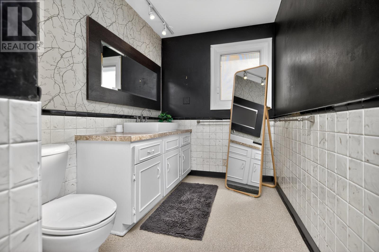 37 LAWNSDALE DRIVE - 27