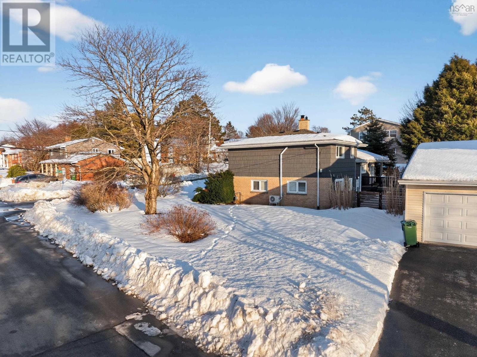 37 LAWNSDALE DRIVE - 39