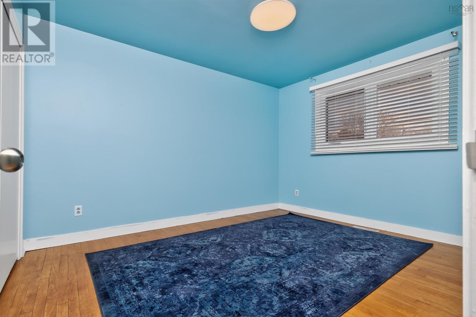 37 LAWNSDALE DRIVE - 24
