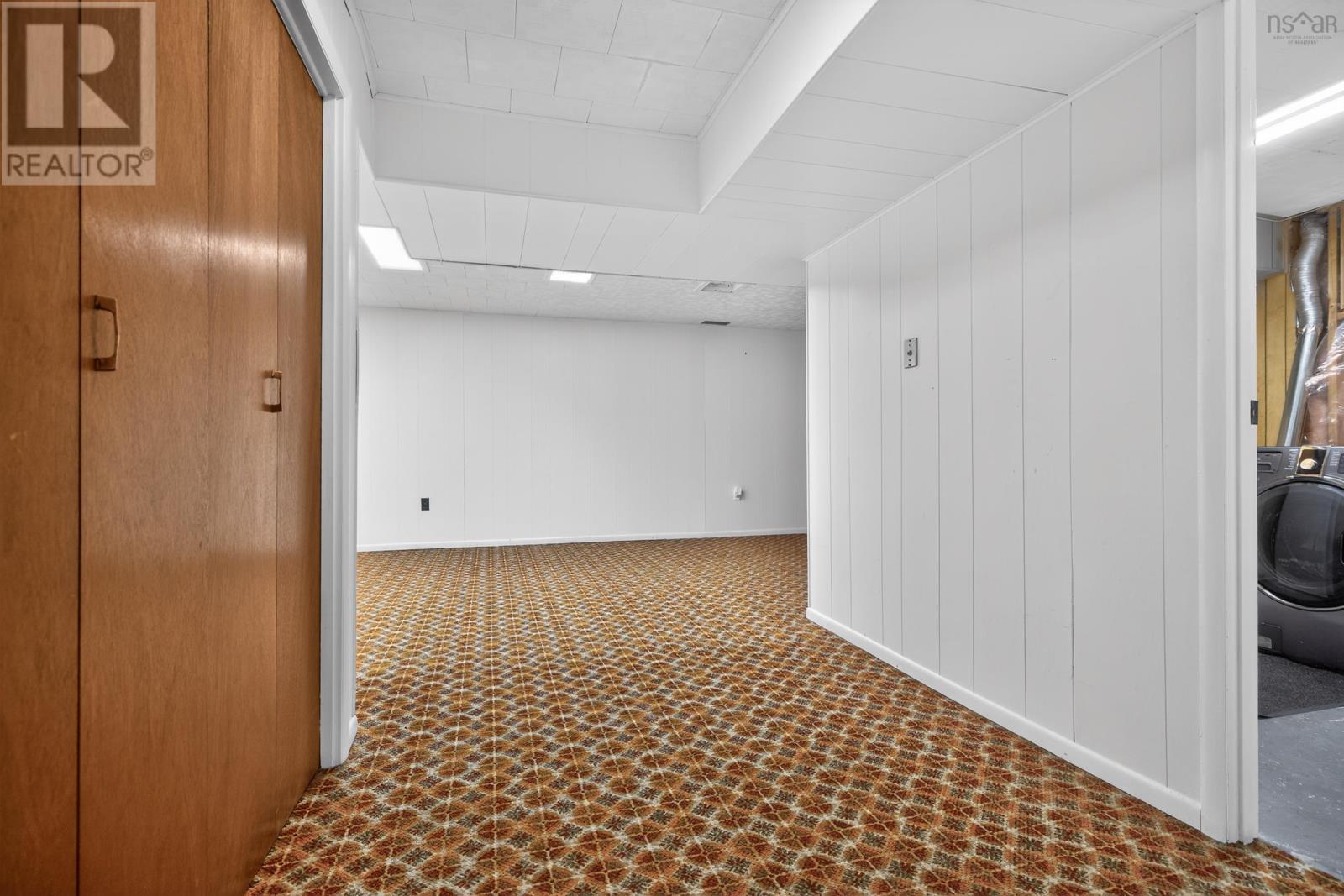 37 LAWNSDALE DRIVE - 35