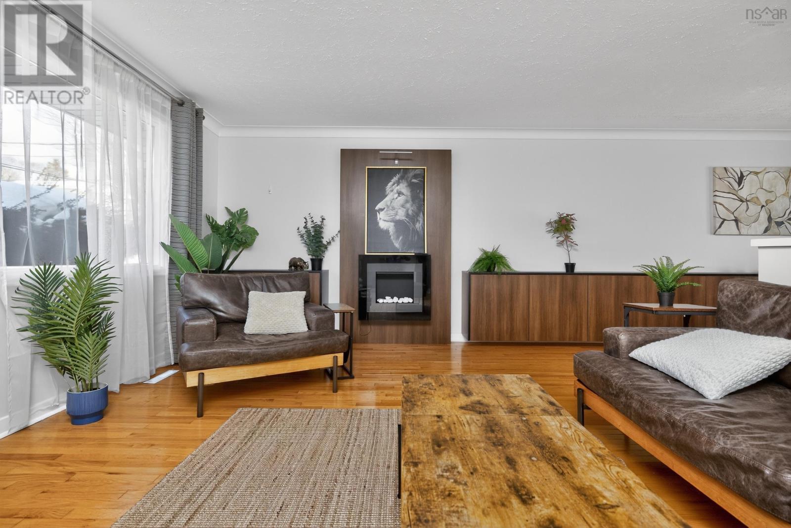 37 LAWNSDALE DRIVE - 6