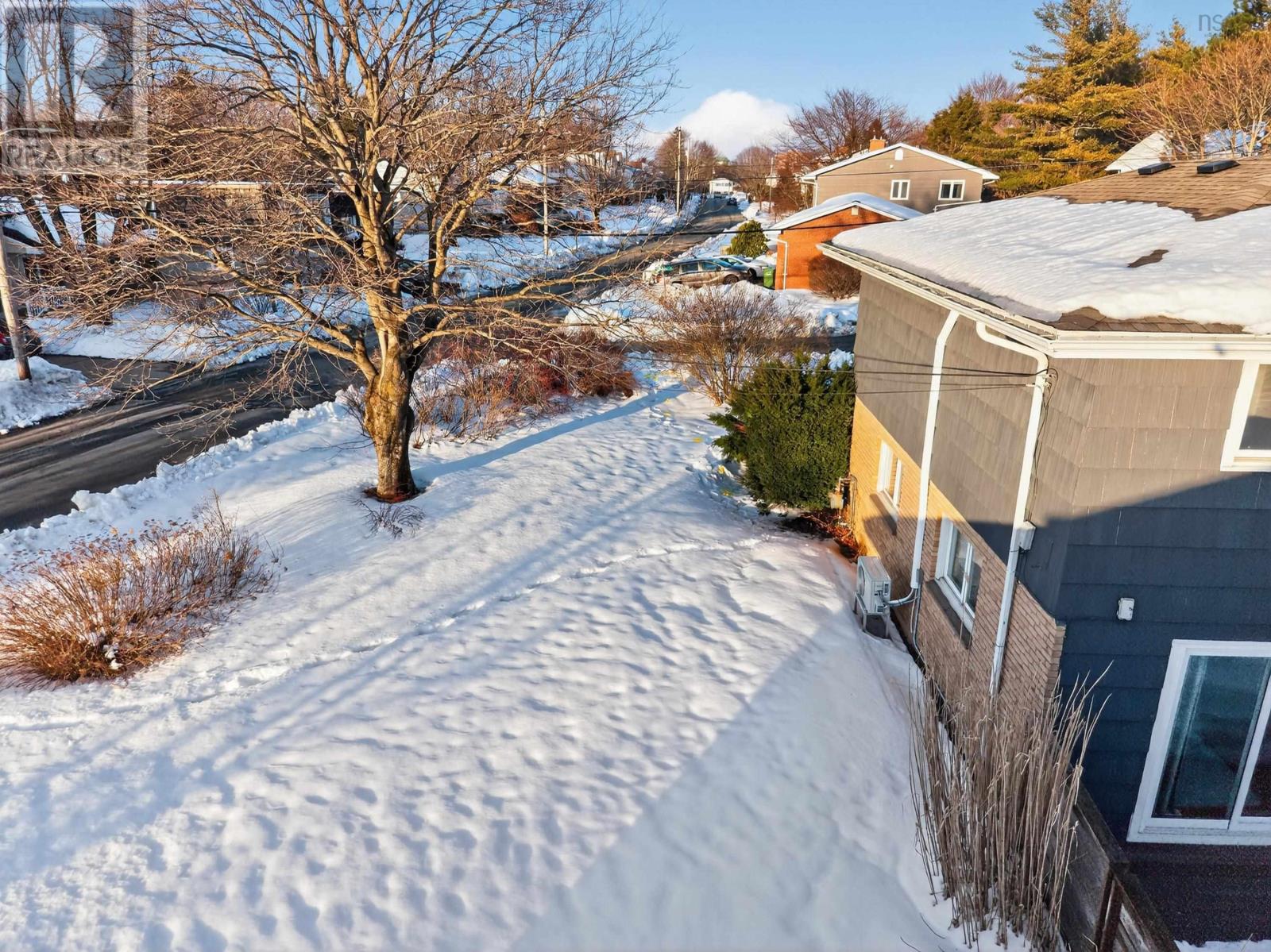 37 LAWNSDALE DRIVE - 47
